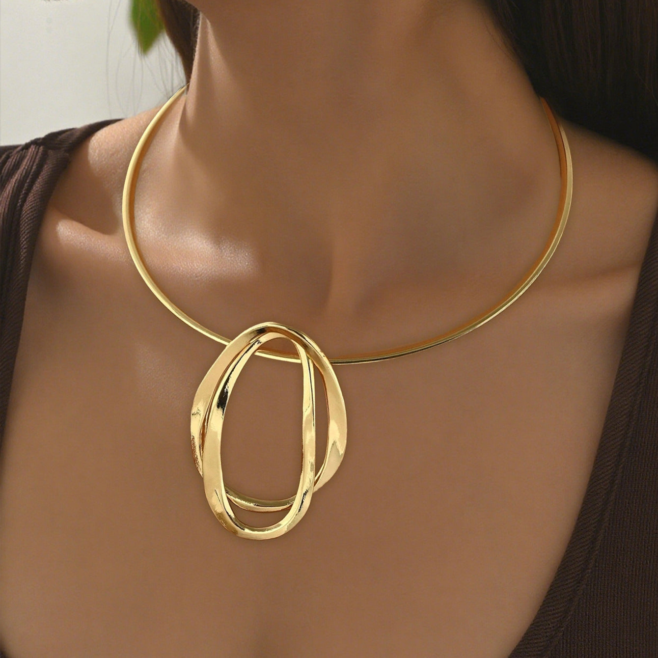 Heart Shape Choker For Women In Golden Alloy, Elegant And Stylish Jewelry Accessory