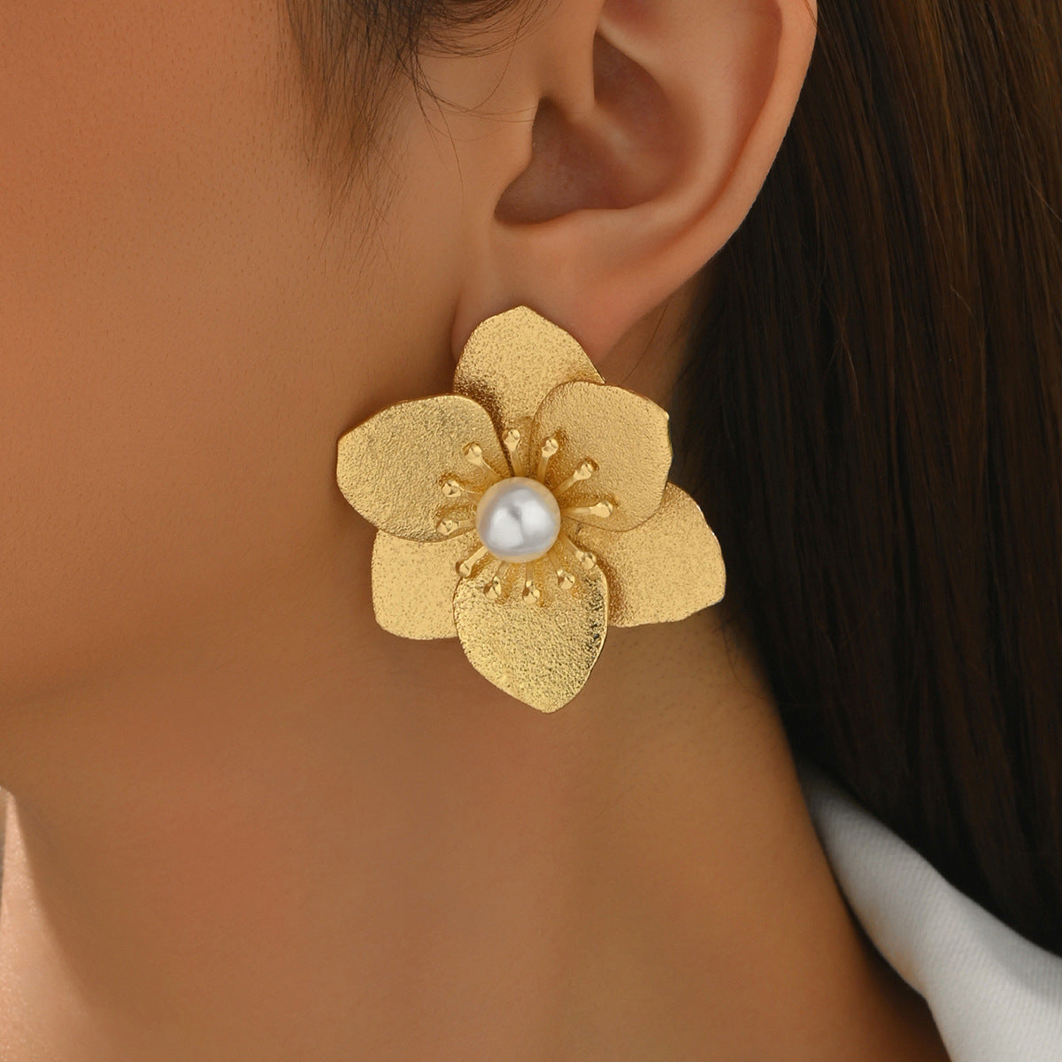 Elegant Golden Alloy Flowers Stud Earrings For Stylish Wear