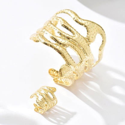 Golden Snake Pattern Alloy Jewelry Set For Unisex Featuring Elegant Design