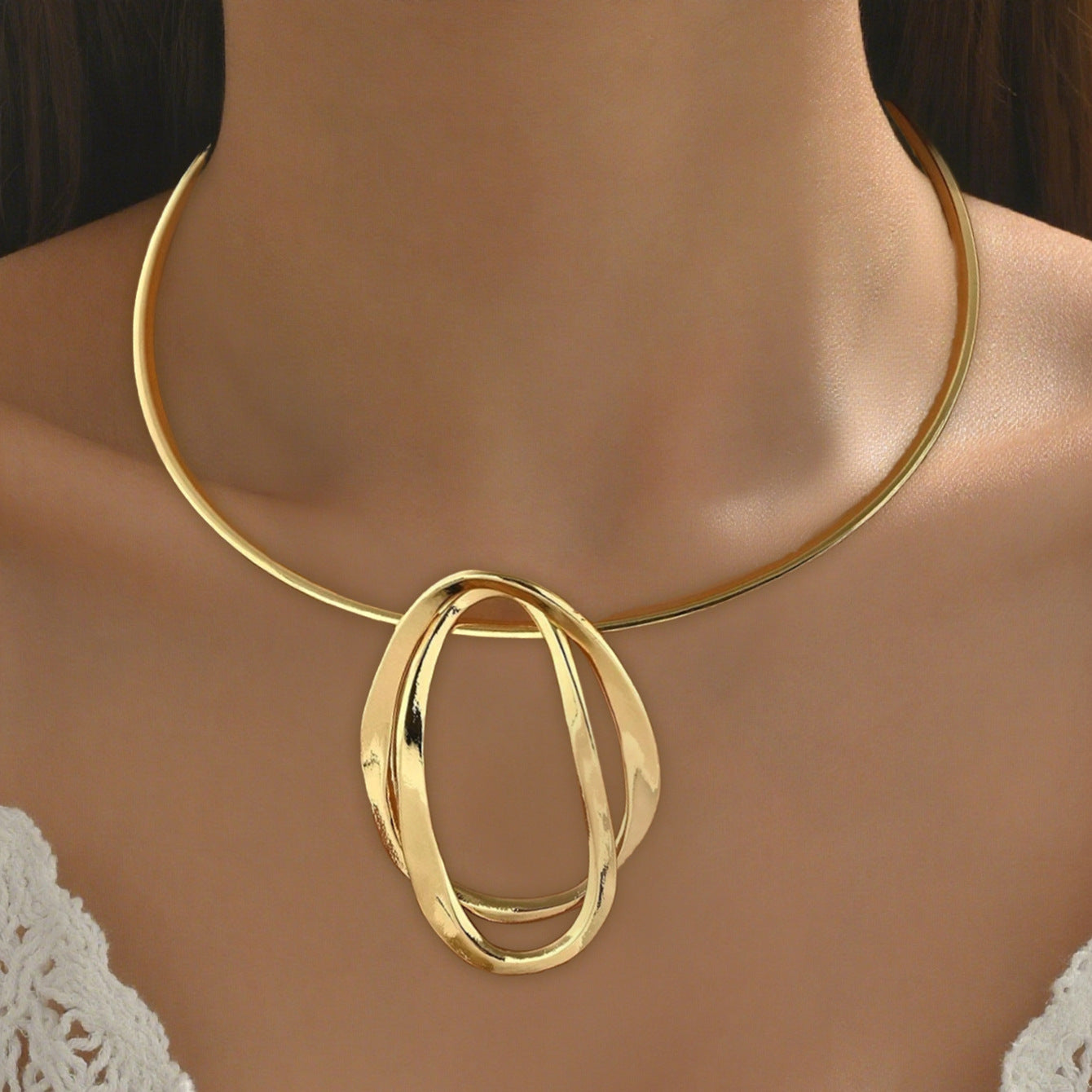 Heart Shape Choker For Women In Golden Alloy, Elegant And Stylish Jewelry Accessory