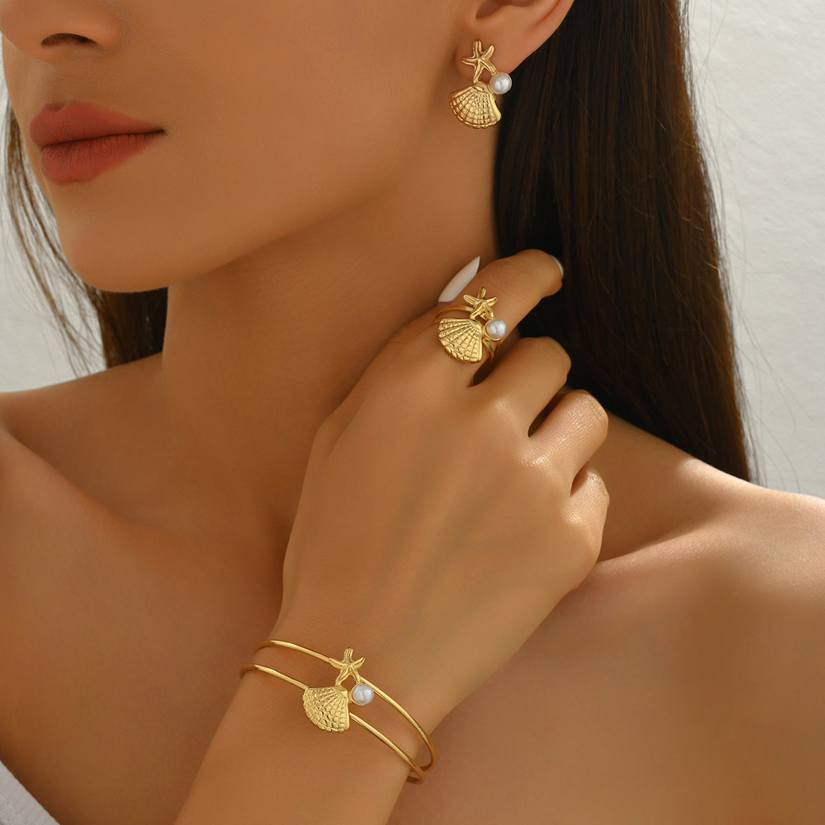 Golden Jewelry Set Featuring Ocean Pattern Made Of Durable Metal, Perfect For Elegant Occasions