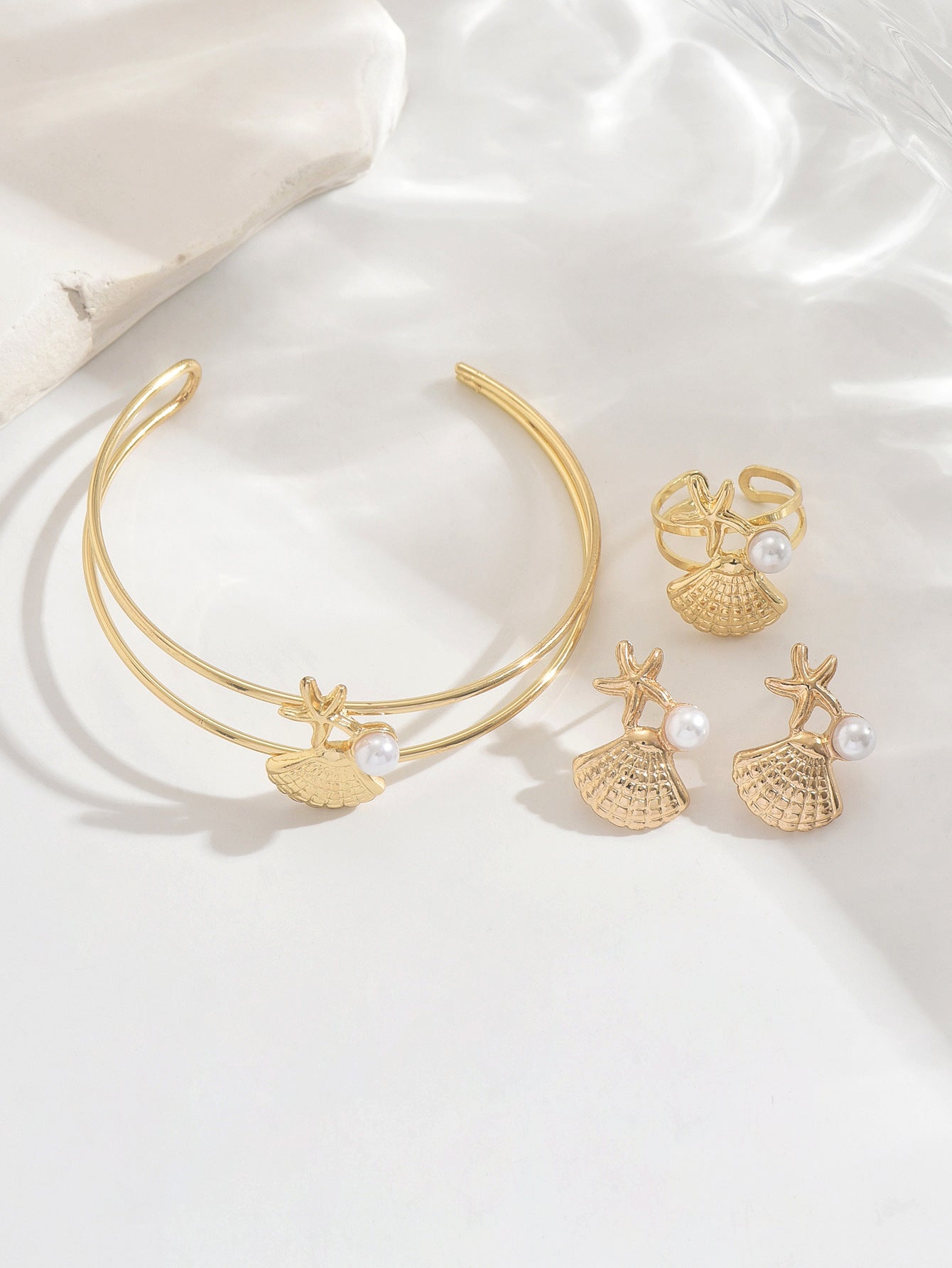 Golden Jewelry Set Featuring Ocean Pattern Made Of Durable Metal, Perfect For Elegant Occasions