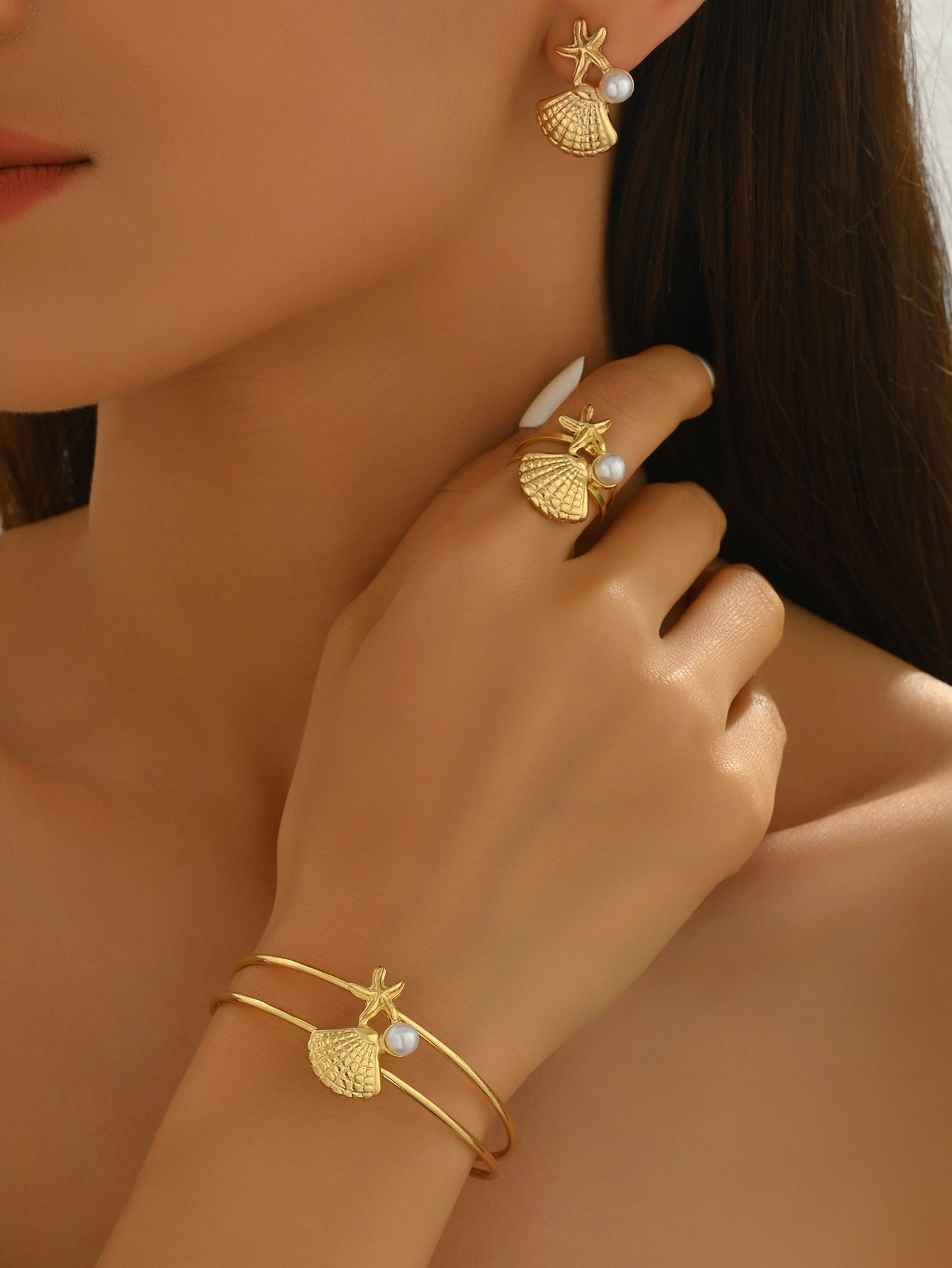 Golden Jewelry Set Featuring Ocean Pattern Made Of Durable Metal, Perfect For Elegant Occasions