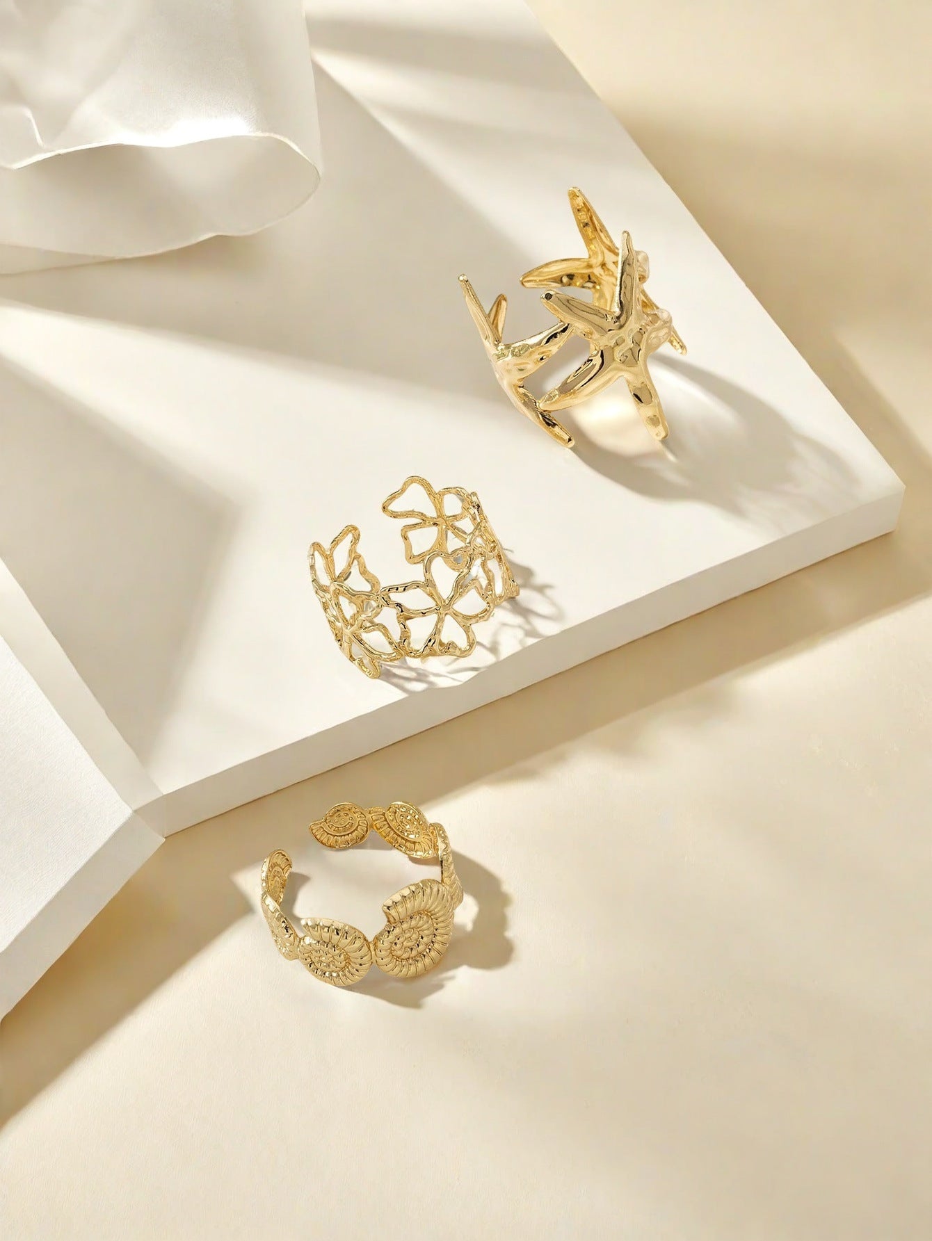Conch Ring For Women In Golden Metal, 1 Set Featuring Elegant Design