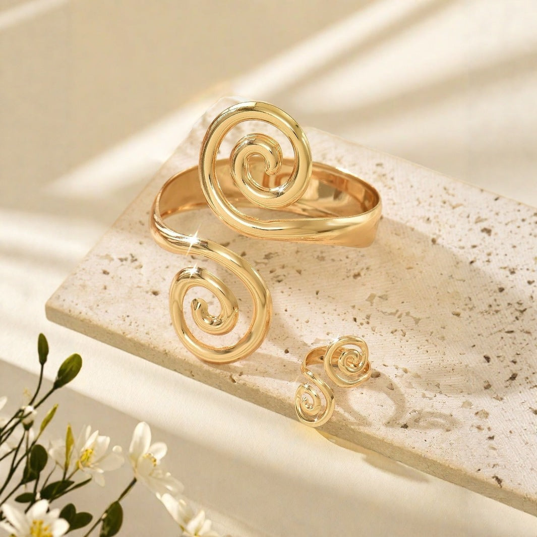 Golden Jewelry Set Featuring Geometric Pattern Made Of Metal