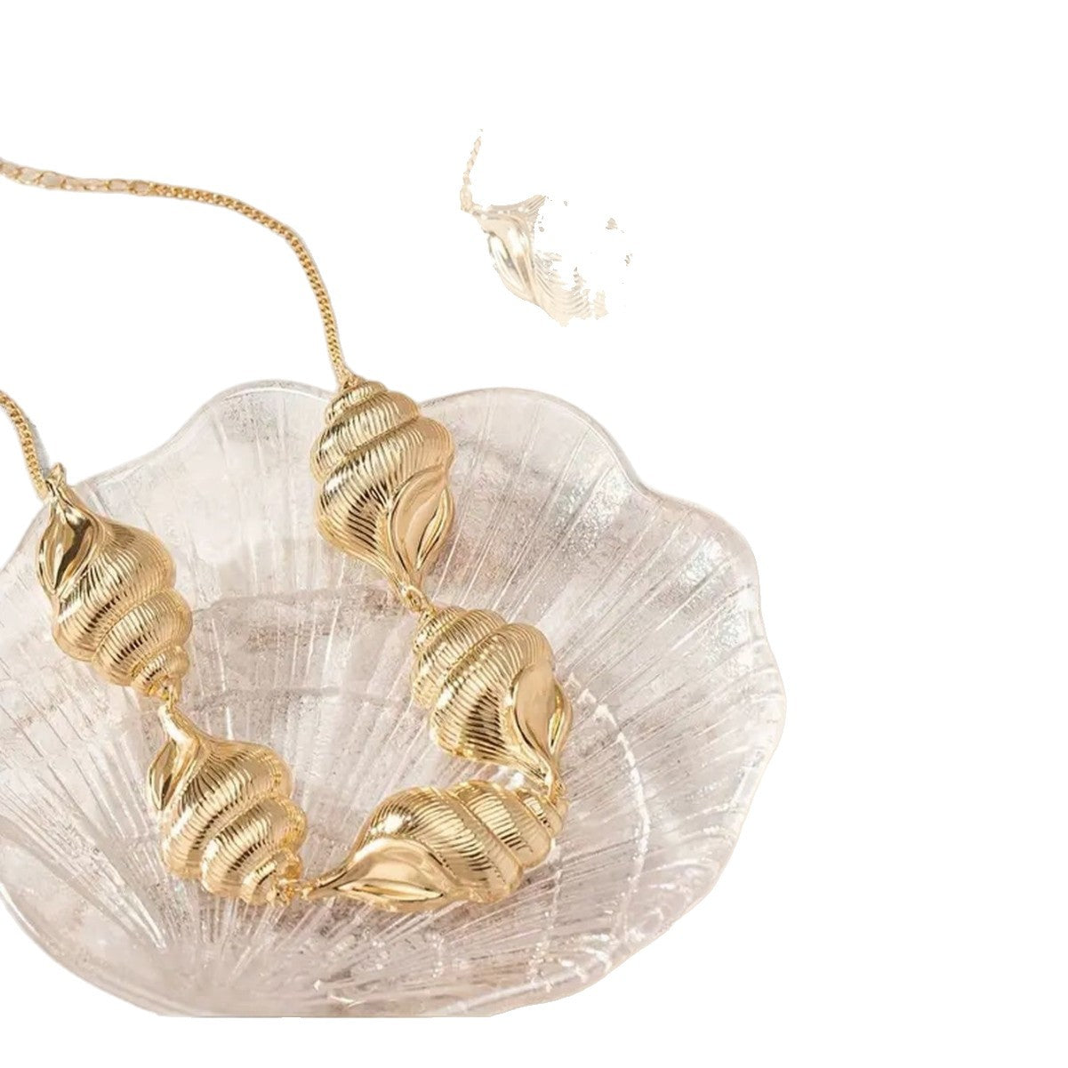 Golden Jewelry Set Featuring Conch Pattern Made Of Metal