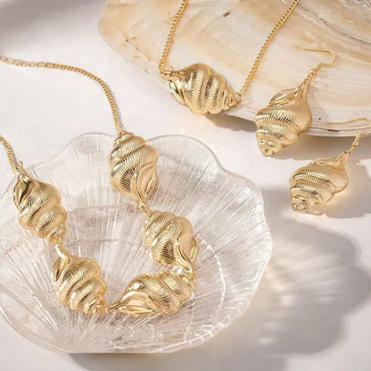 Golden Jewelry Set Featuring Conch Pattern Made Of Metal