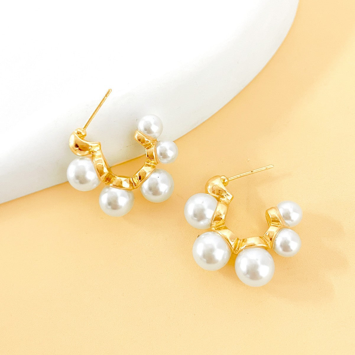 Retro White Acrylic Circle Earrings For New Year