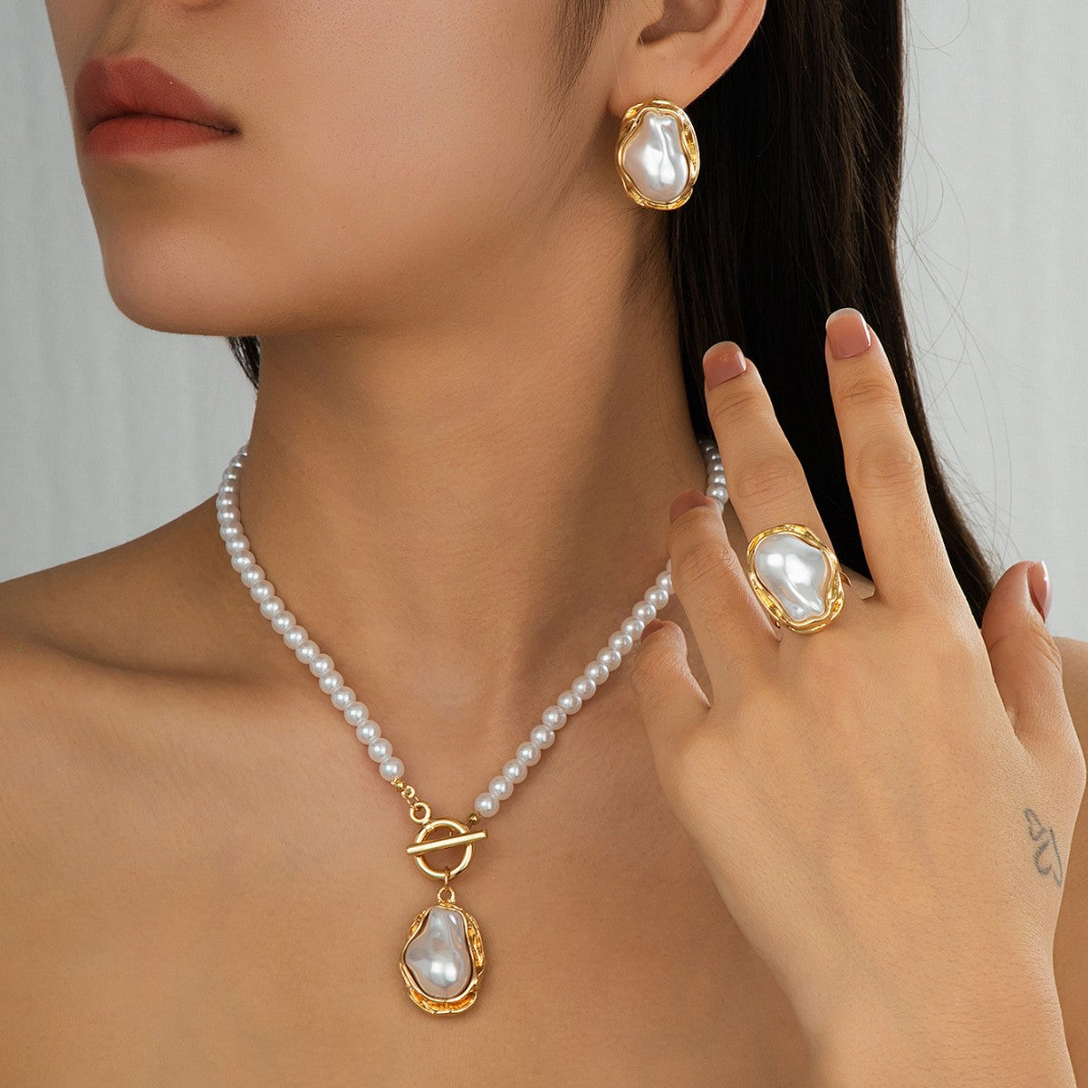 Elegant Jewelry Set Featuring Pearl Pattern In Durable Acrylic Material