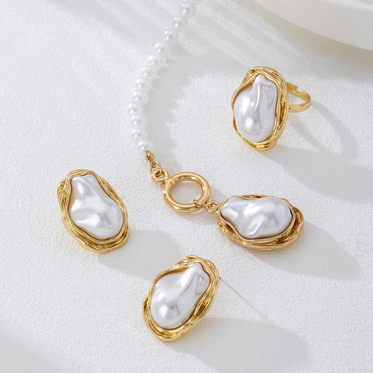 Elegant Jewelry Set Featuring Pearl Pattern In Durable Acrylic Material