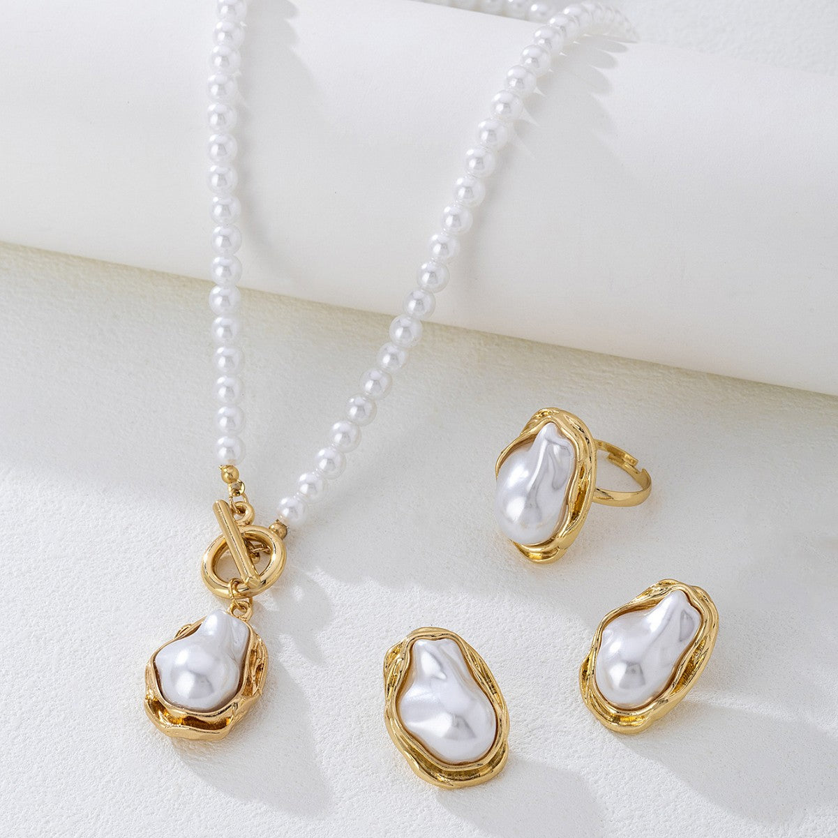 Elegant Jewelry Set Featuring Pearl Pattern In Durable Acrylic Material
