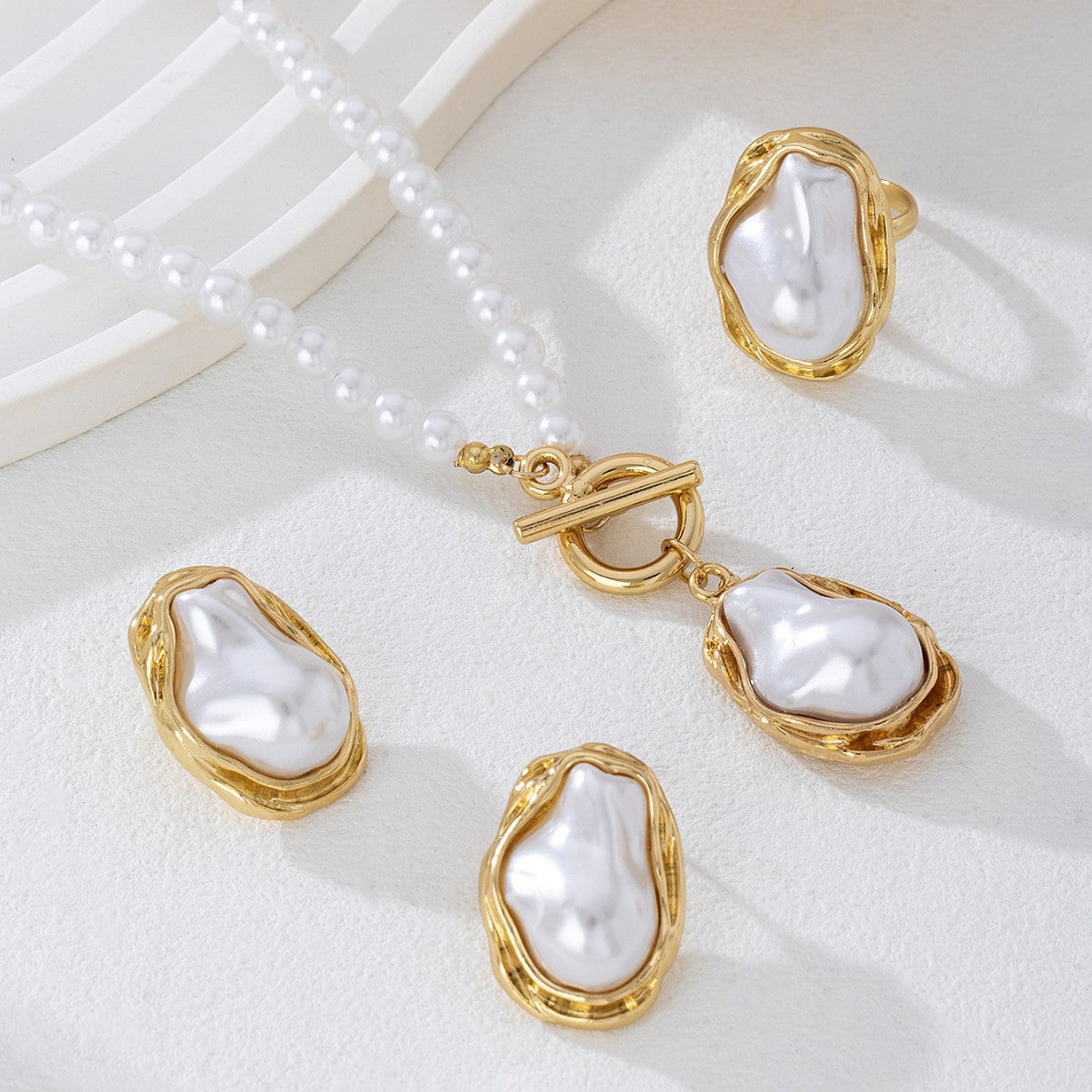 Elegant Jewelry Set Featuring Pearl Pattern In Durable Acrylic Material