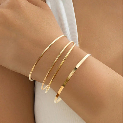 Round Golden Metal Bangle For Elegant Style, 1 Set