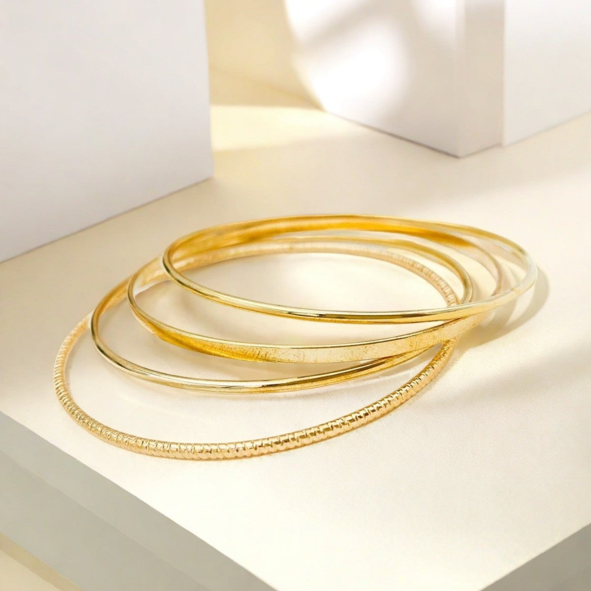 Round Golden Metal Bangle For Elegant Style, 1 Set