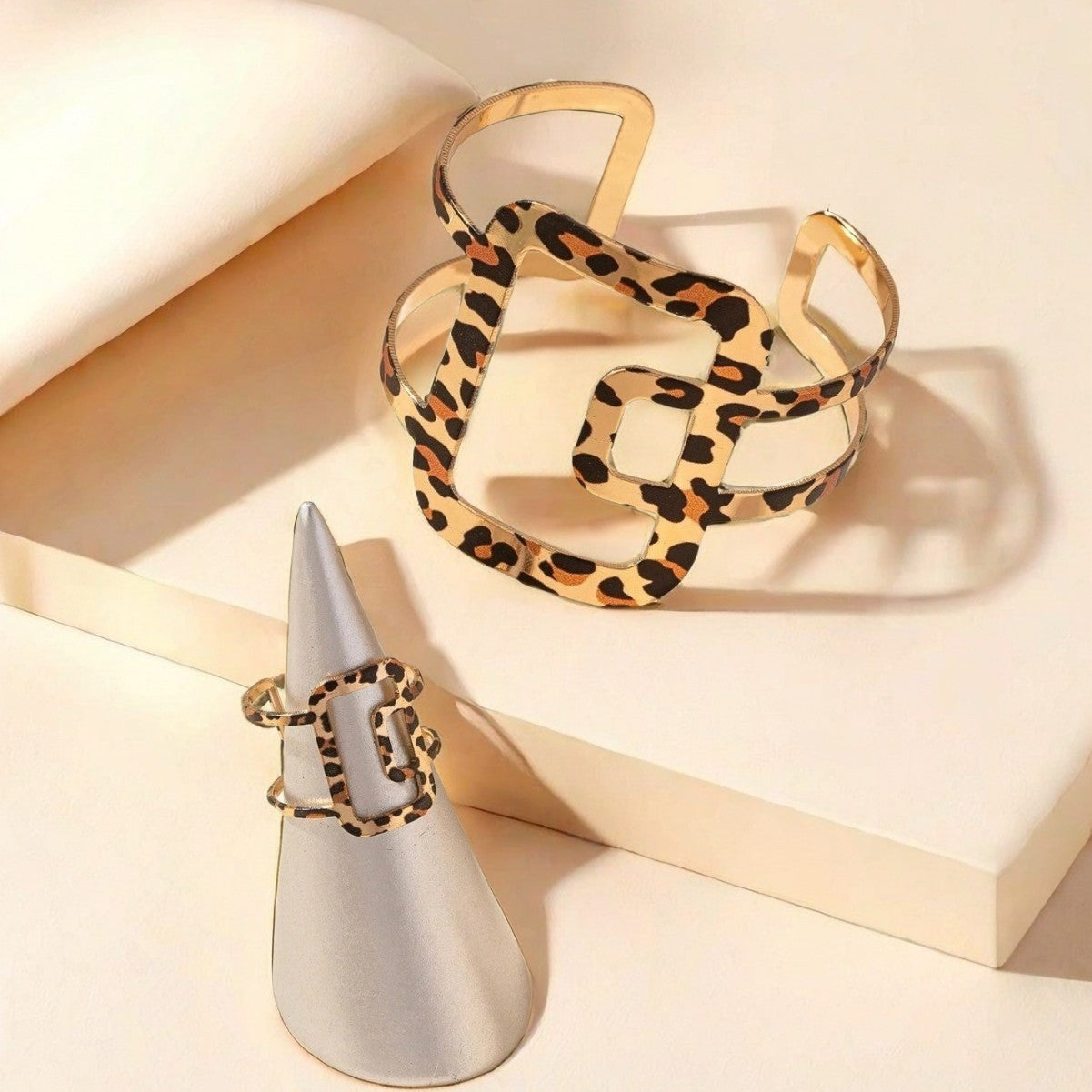 Leopard Print Jewelry Set Featuring Metal Material For Stylish And Elegant Look