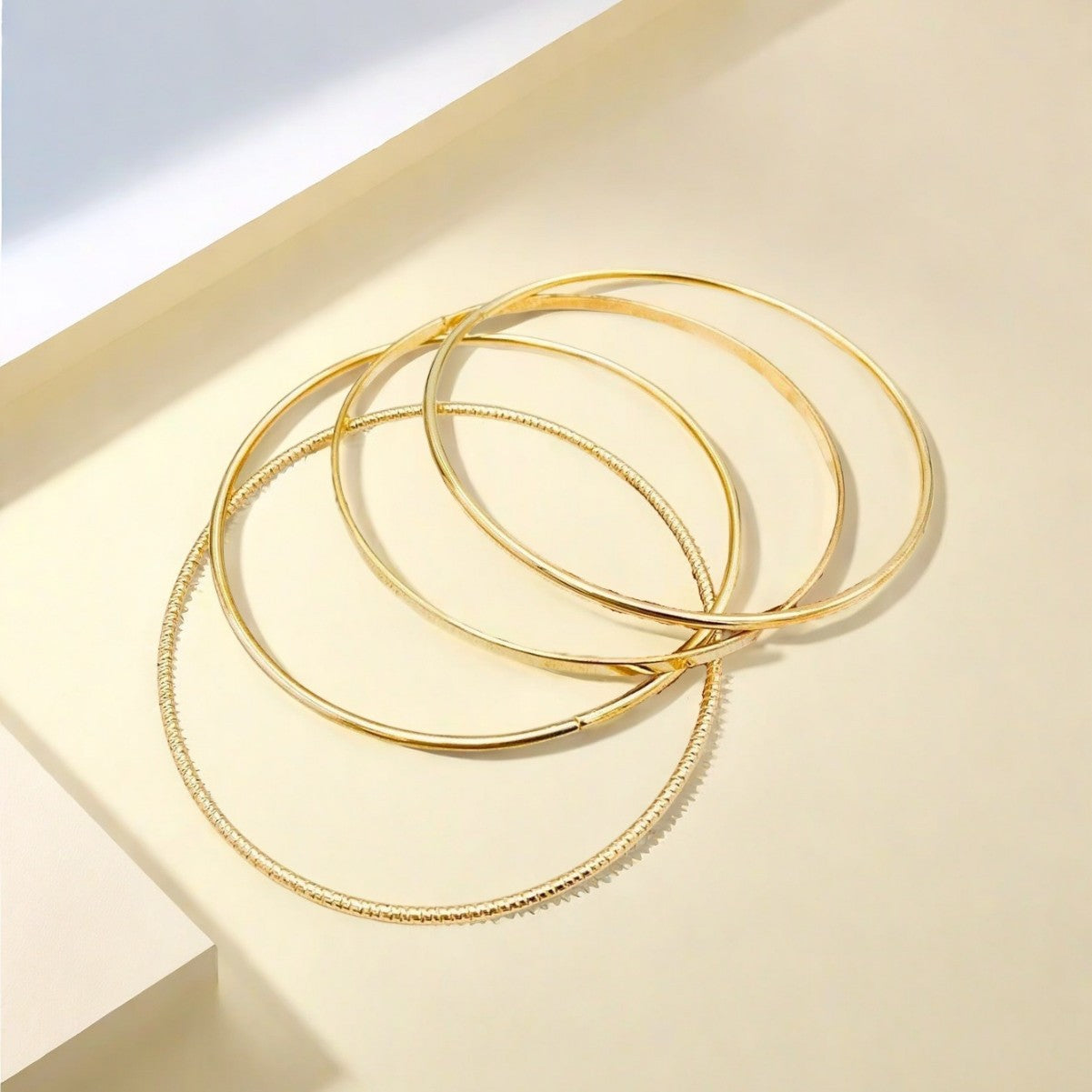 Round Golden Metal Bangle For Elegant Style, 1 Set