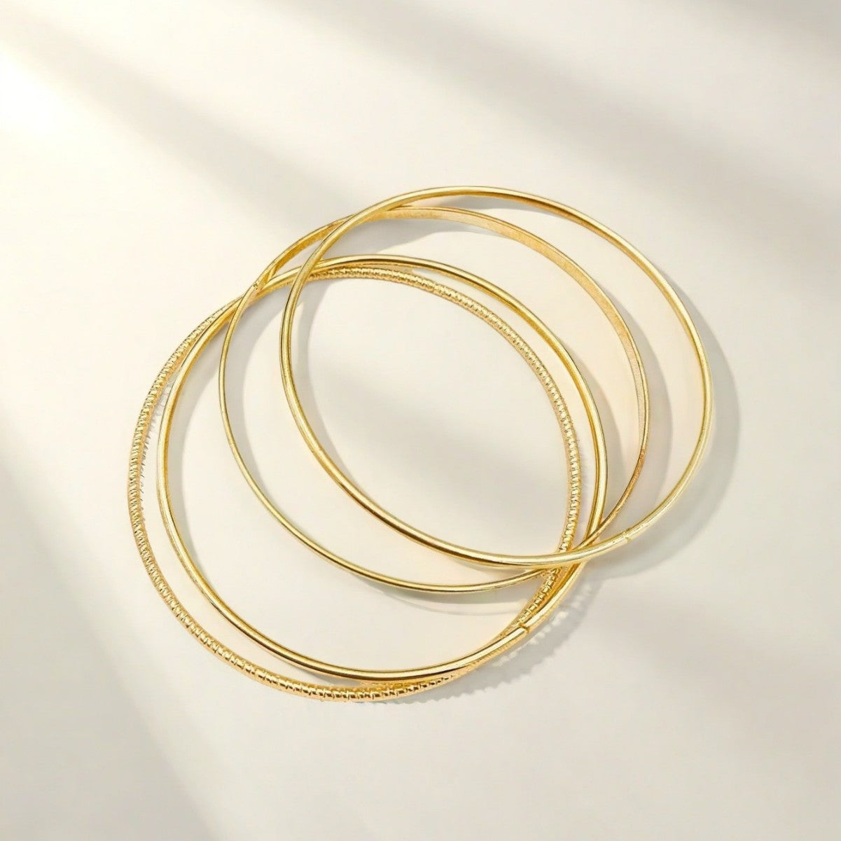 Round Golden Metal Bangle For Elegant Style, 1 Set