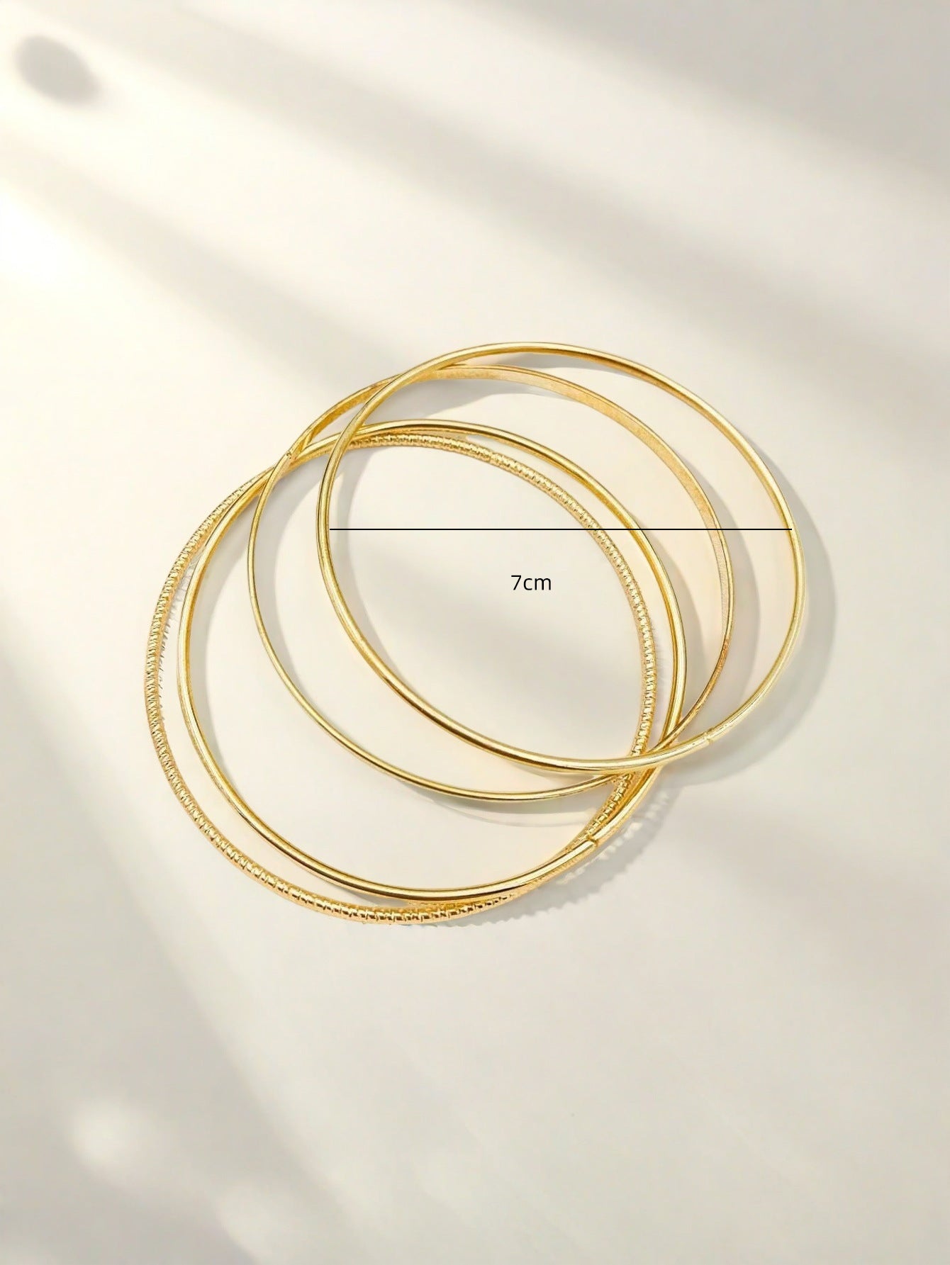 Round Golden Metal Bangle For Elegant Style, 1 Set