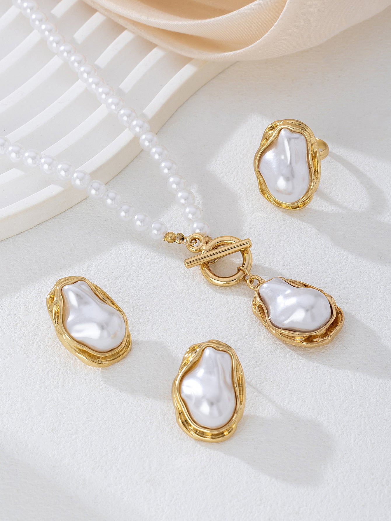 Elegant Jewelry Set Featuring Pearl Pattern In Durable Acrylic Material