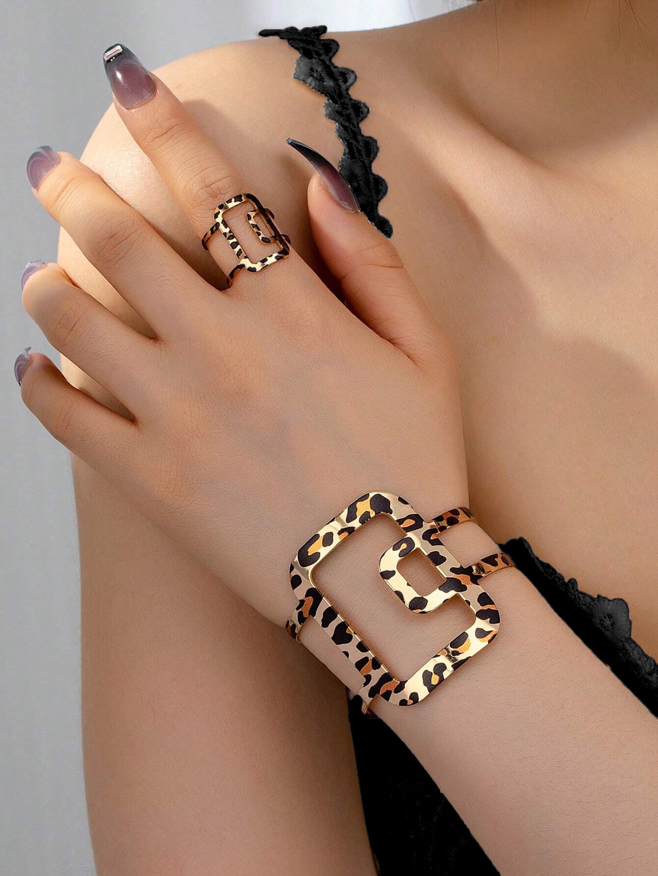 Leopard Print Jewelry Set Featuring Metal Material For Stylish And Elegant Look