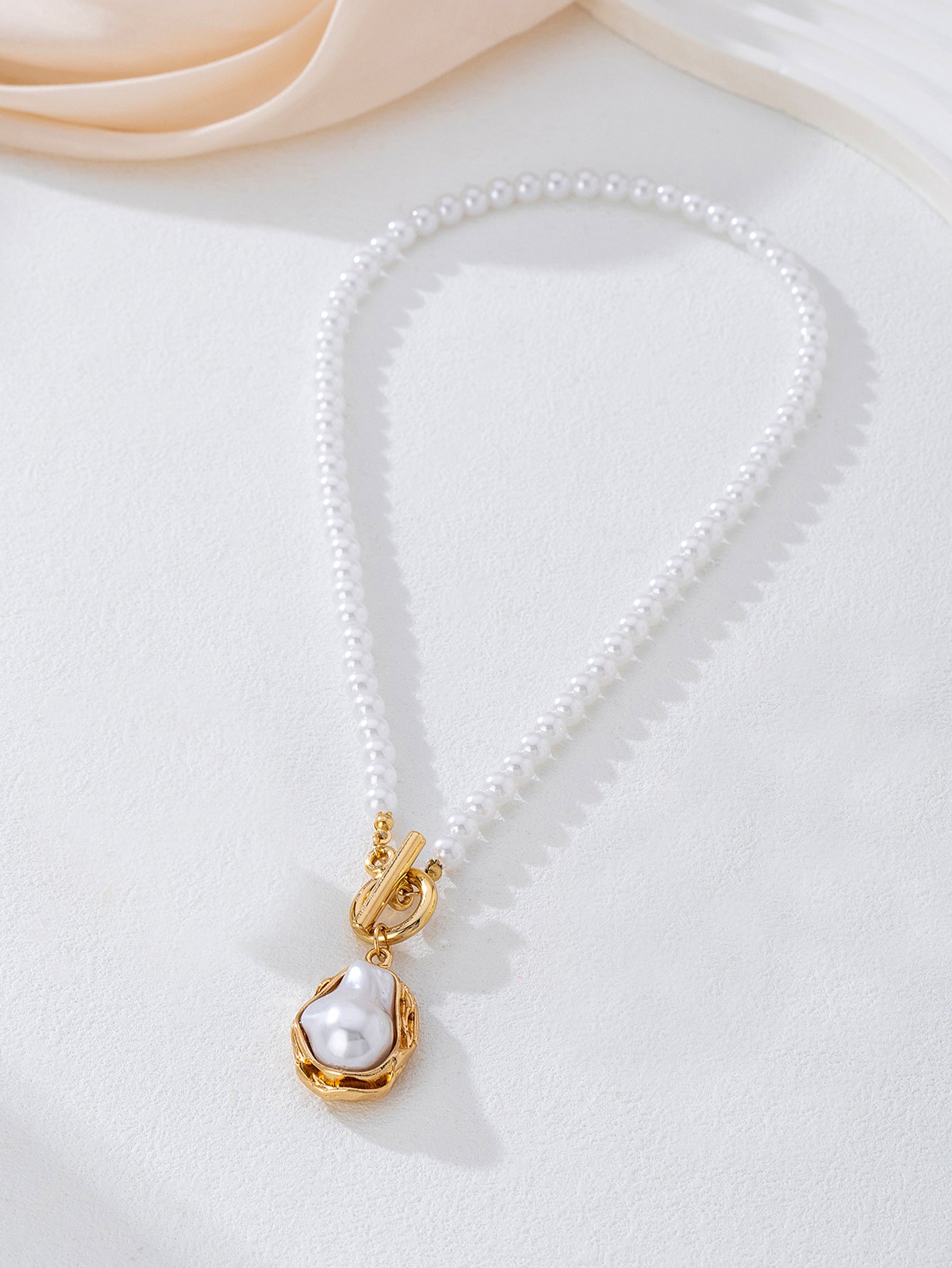 Elegant Jewelry Set Featuring Pearl Pattern In Durable Acrylic Material
