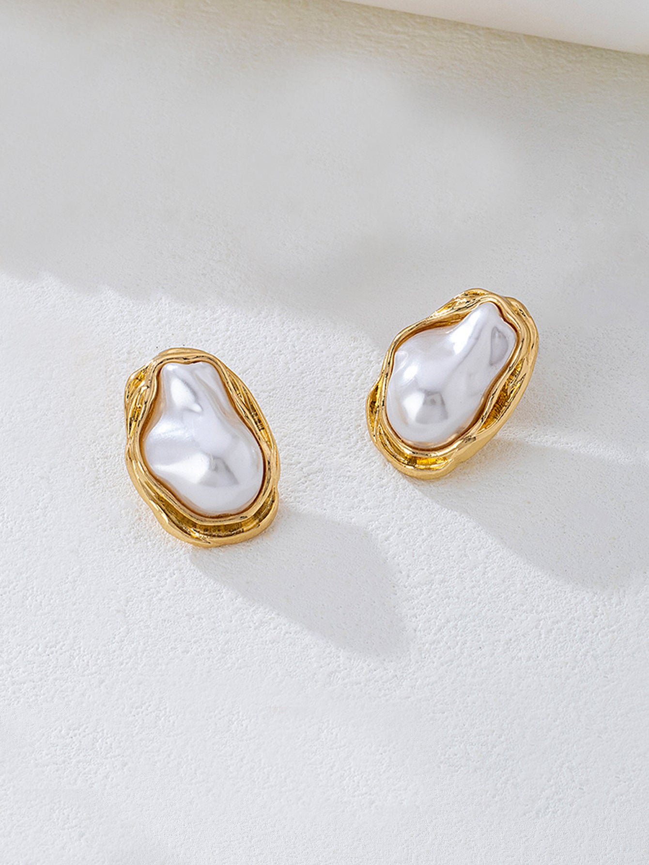 Elegant Jewelry Set Featuring Pearl Pattern In Durable Acrylic Material