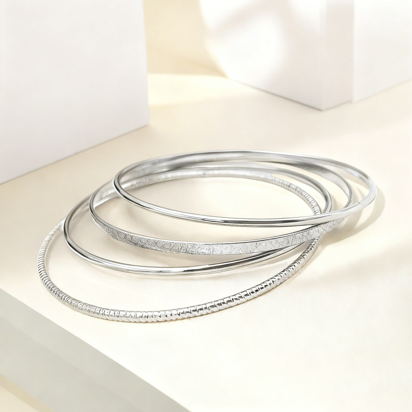Round Golden Metal Bangle For Elegant Style, 1 Set