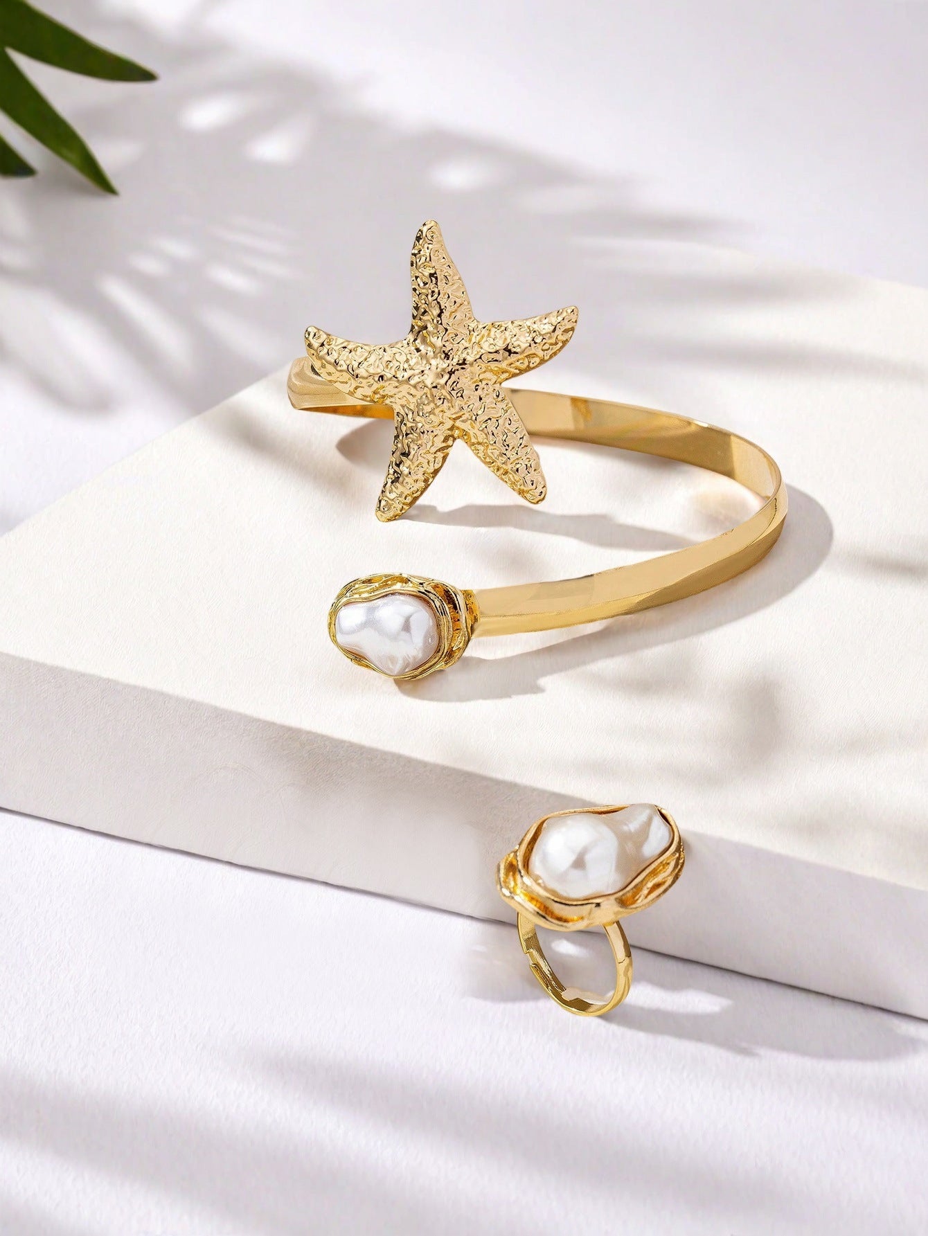 Golden Jewelry Set Featuring Pearl Pattern Made With High-Quality Metal