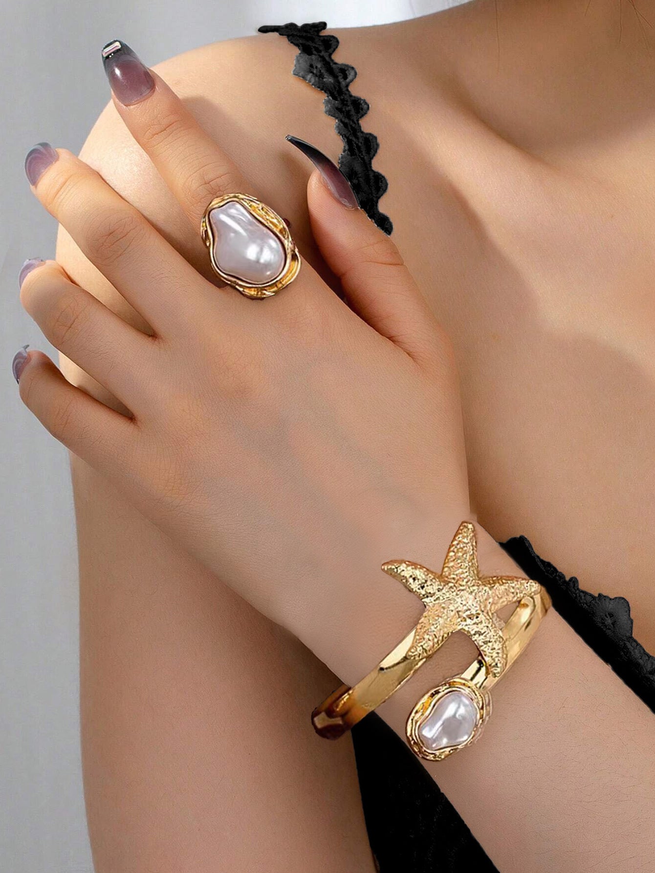 Golden Jewelry Set Featuring Pearl Pattern Made With High-Quality Metal
