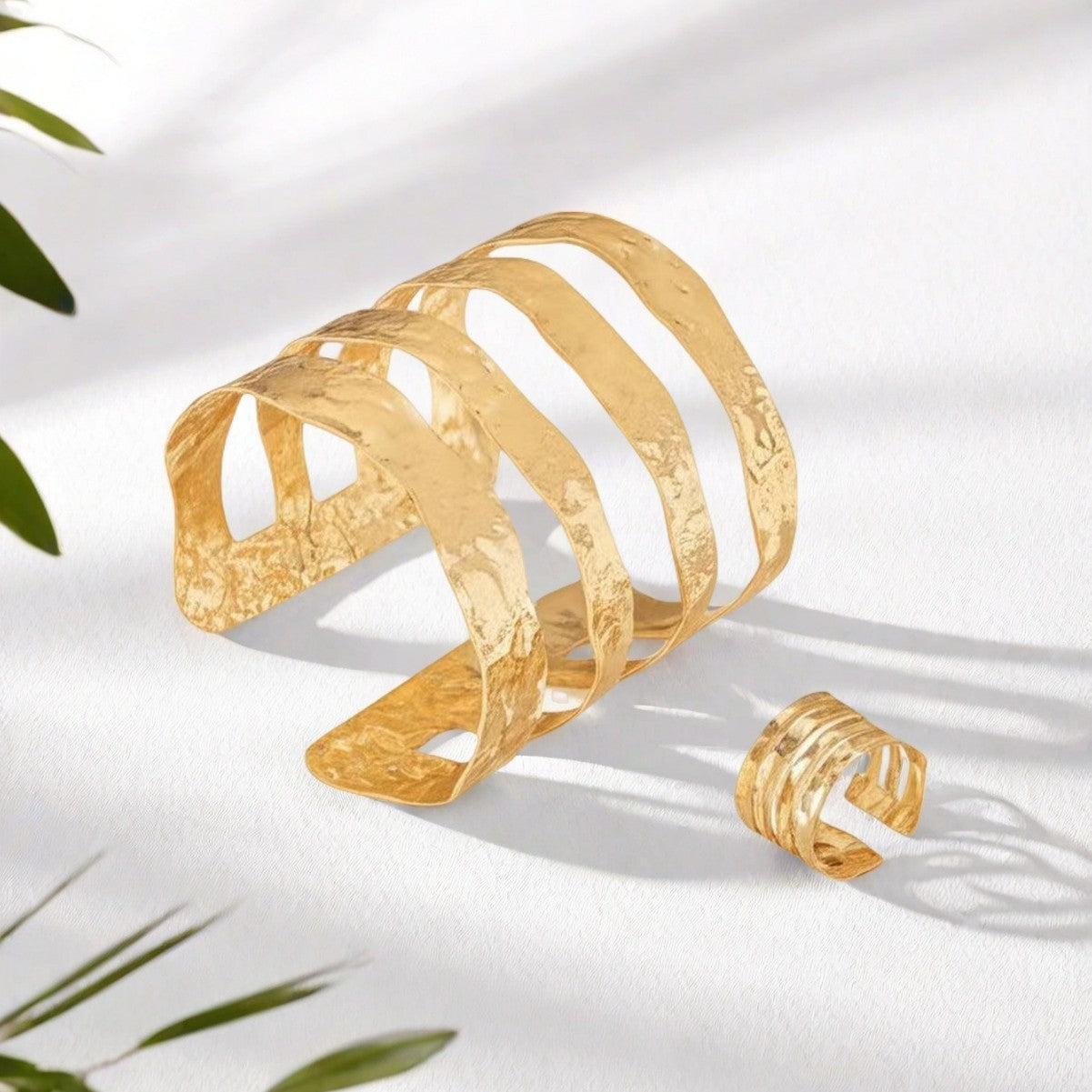 Golden Metal Jewelry Set Featuring Elegant Design For Stylish Wear