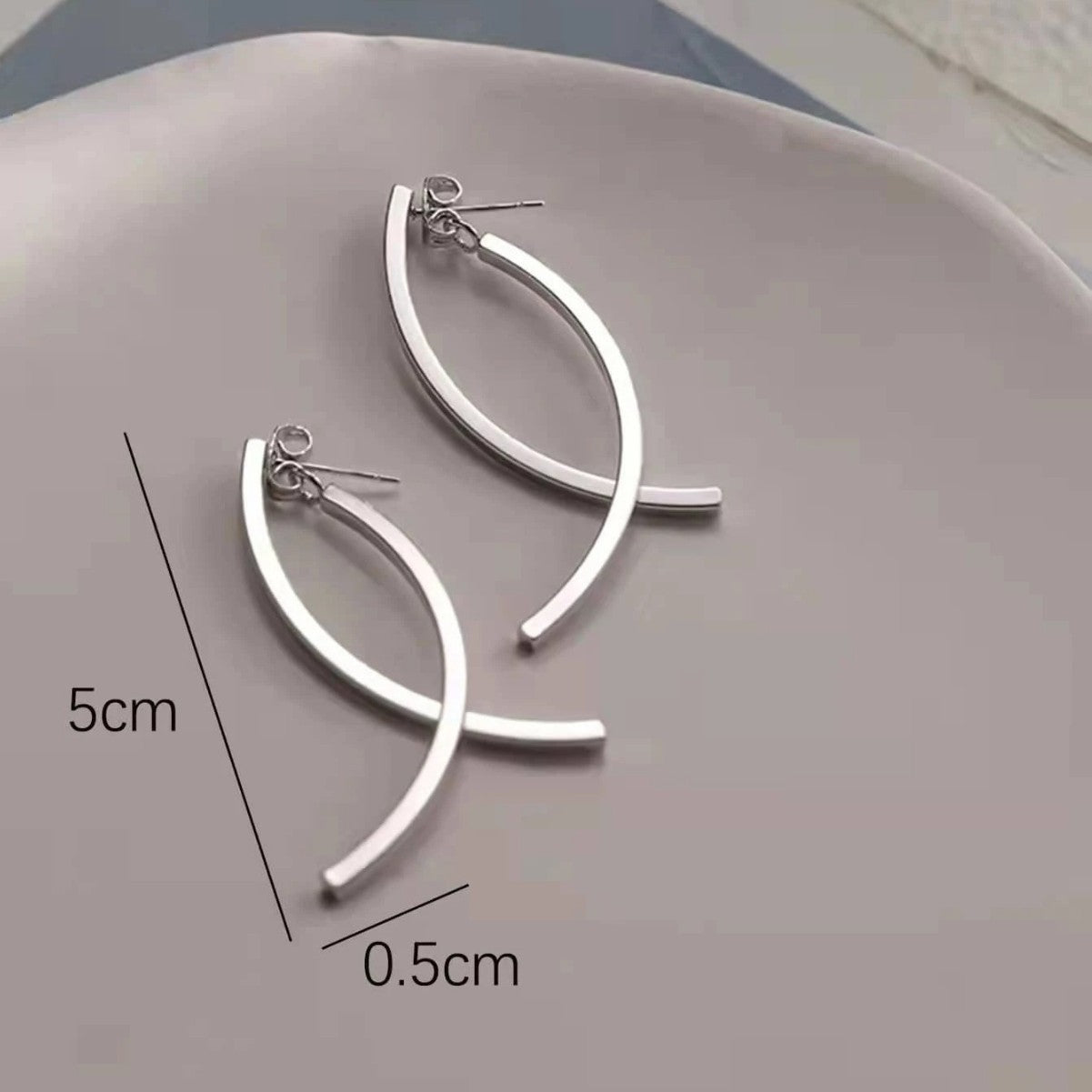 Golden Metal Drop Earrings For Elegant Style