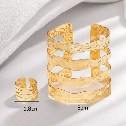 Golden Metal Jewelry Set Featuring Elegant Design For Stylish Wear