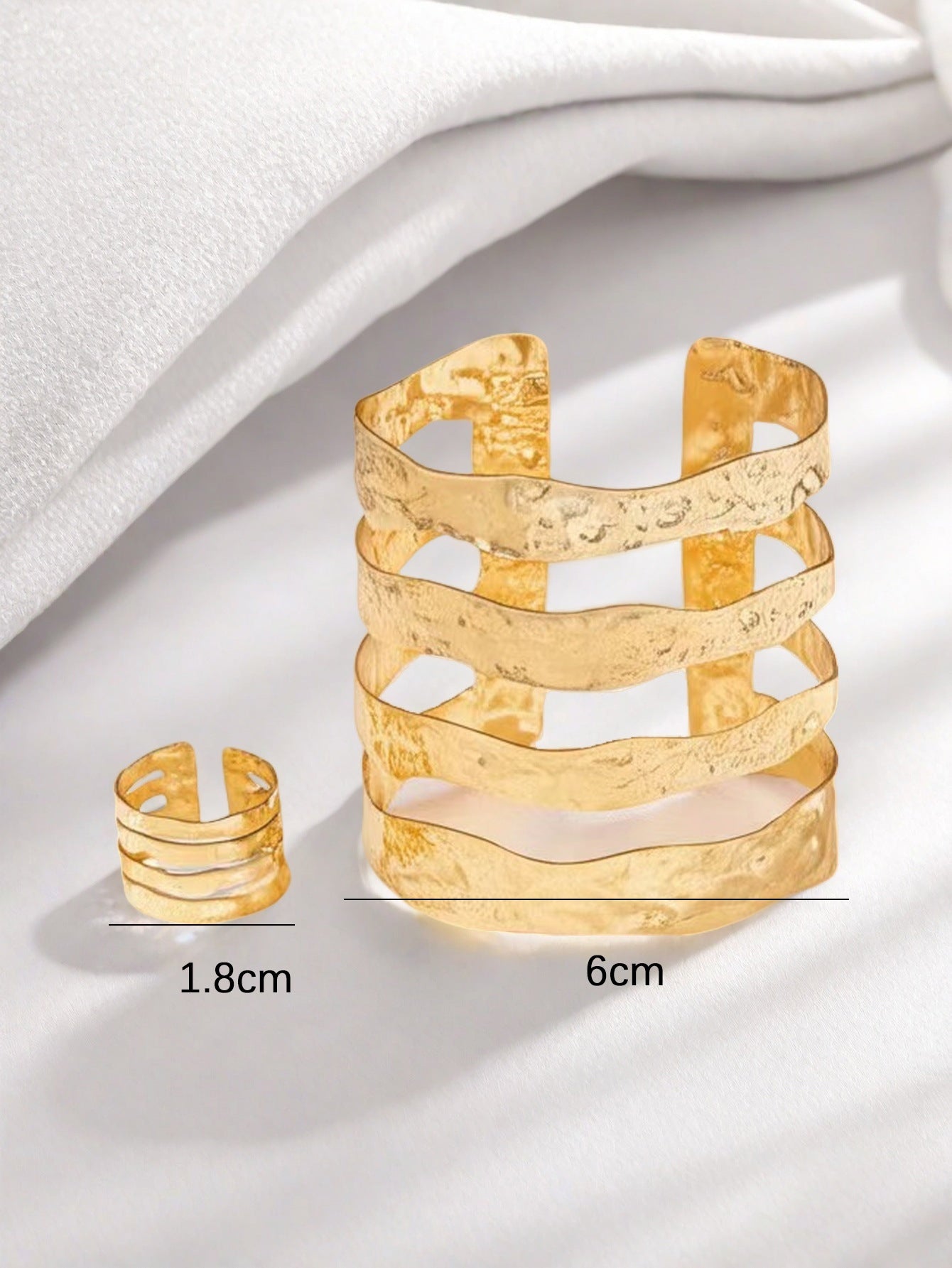 Golden Metal Jewelry Set Featuring Elegant Design For Stylish Wear