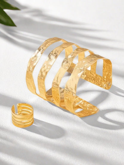 Golden Metal Jewelry Set Featuring Elegant Design For Stylish Wear