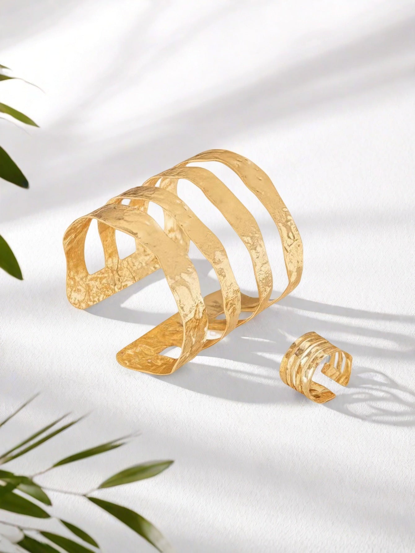 Golden Metal Jewelry Set Featuring Elegant Design For Stylish Wear