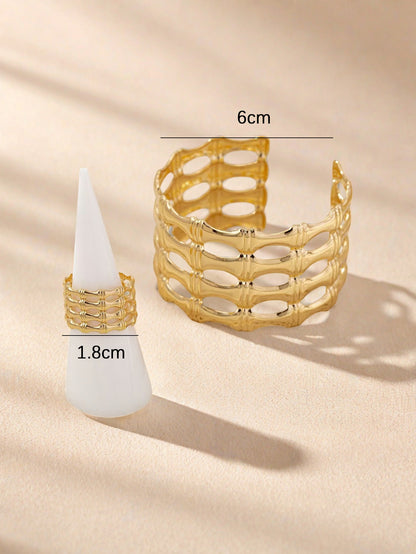 Golden Jewelry Set Featuring Geometric Pattern In Metal Material