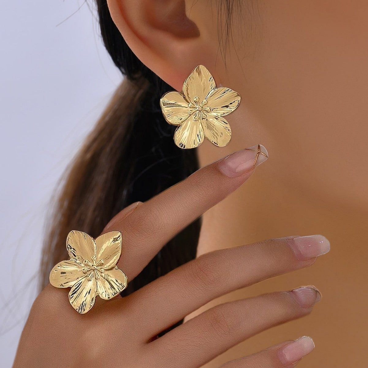 Golden Jewelry Set Featuring Flower Pattern Made Of Metal