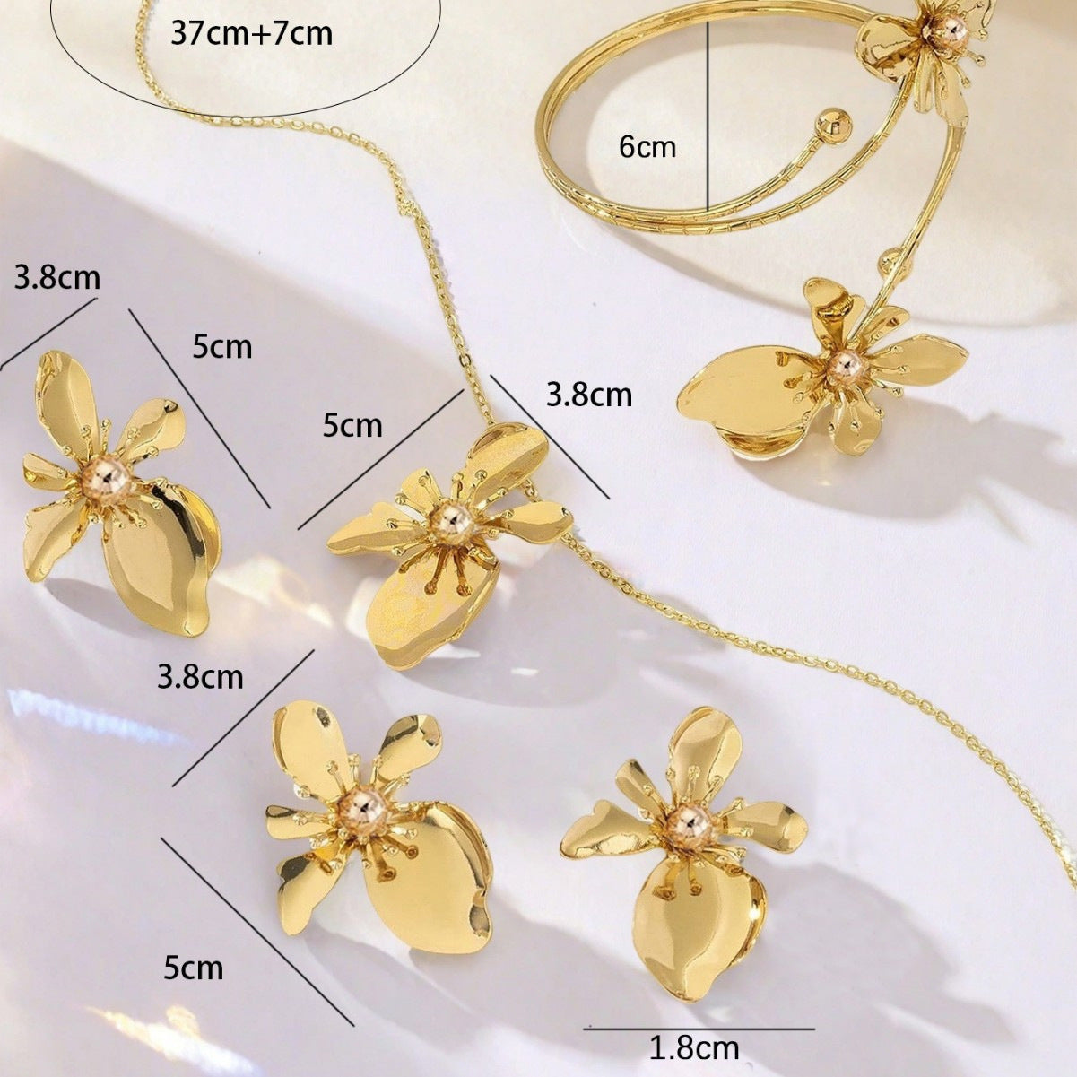 Golden Jewelry Set Featuring Flower Patterns Made Of Durable Metal