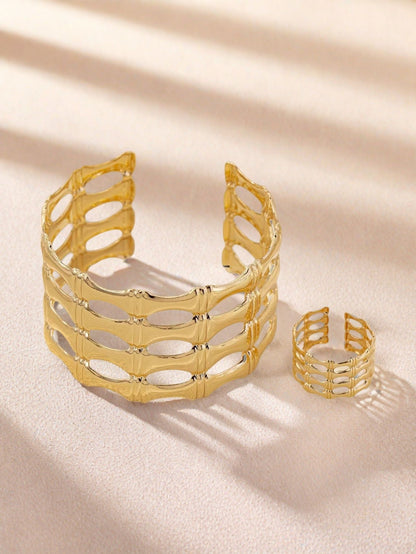 Golden Jewelry Set Featuring Geometric Pattern In Metal Material