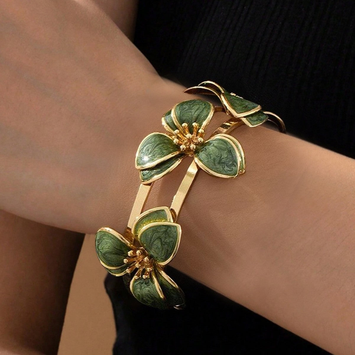 Green Metal Flowers Bangle For Stylish Jewelry Accessories