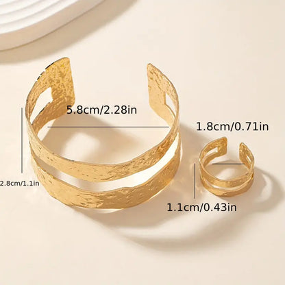 Hammered Alloy Waves Bangle In Golden Color For Elegant Jewelry Accessories