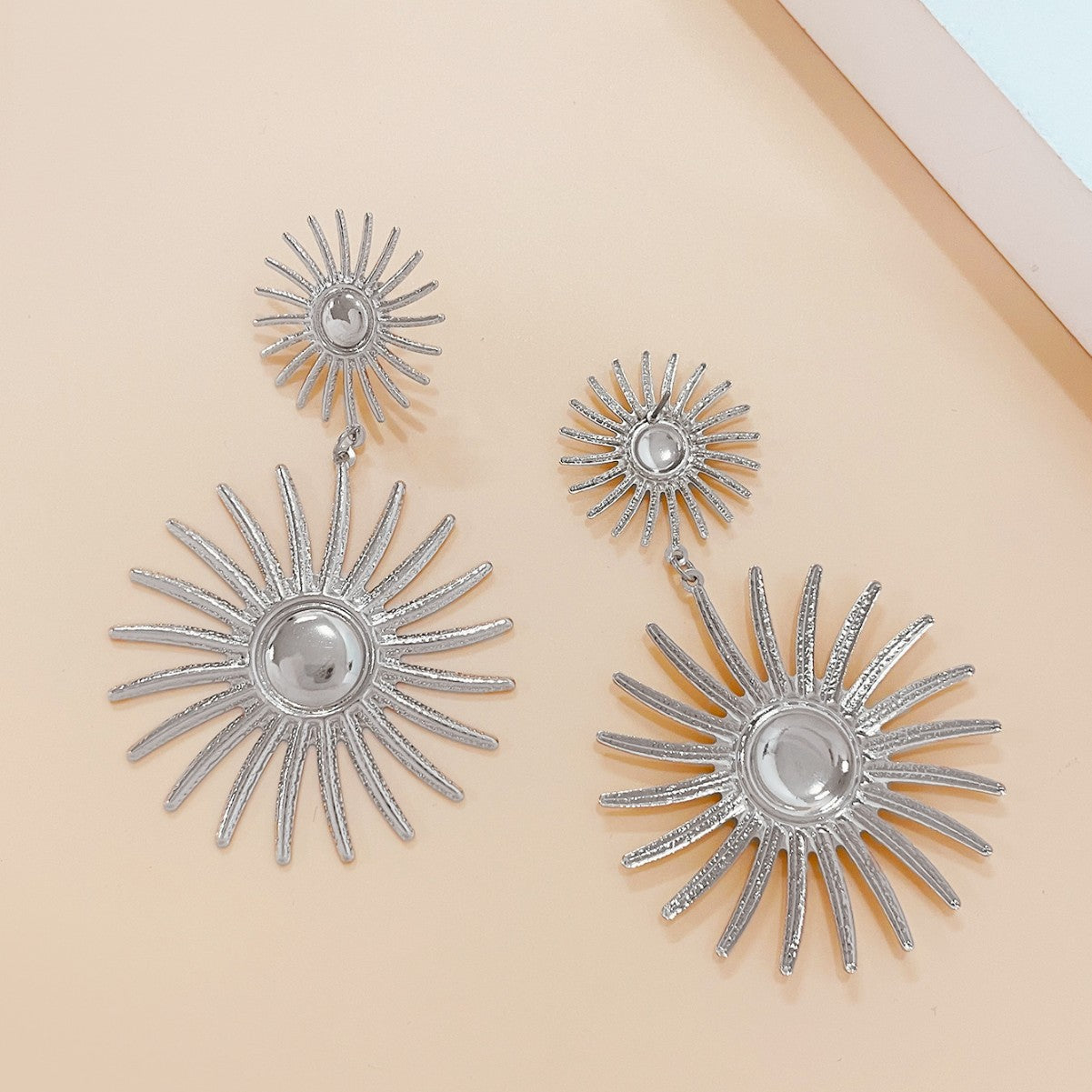 Golden Metal Flowers Drop Earrings For Elegant Style