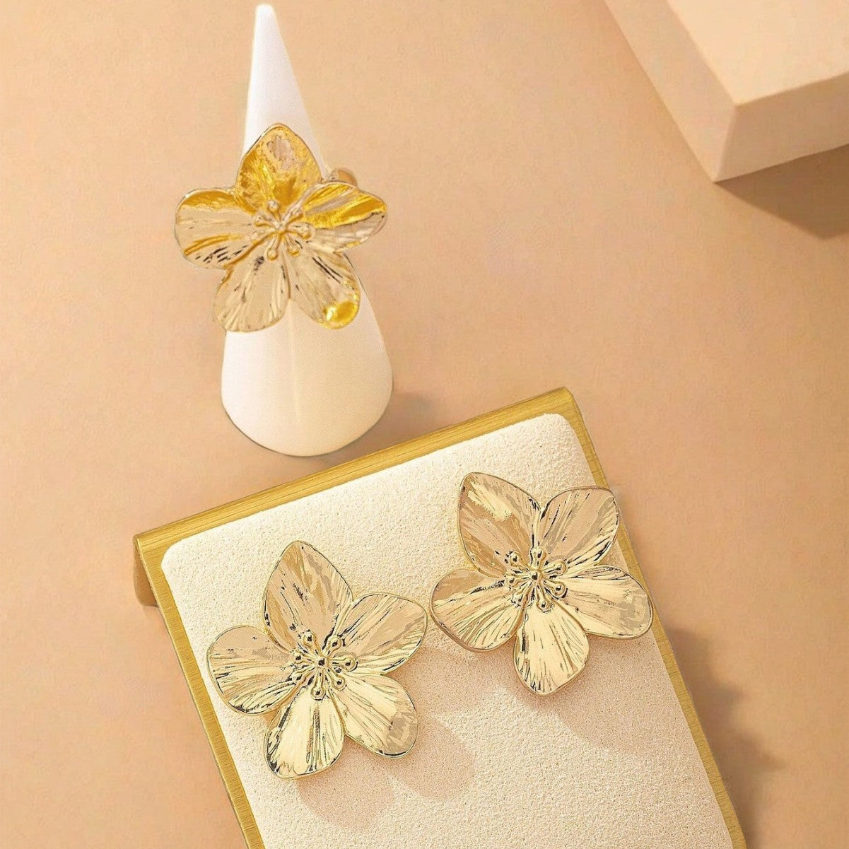 Golden Jewelry Set Featuring Flower Pattern Made Of Metal