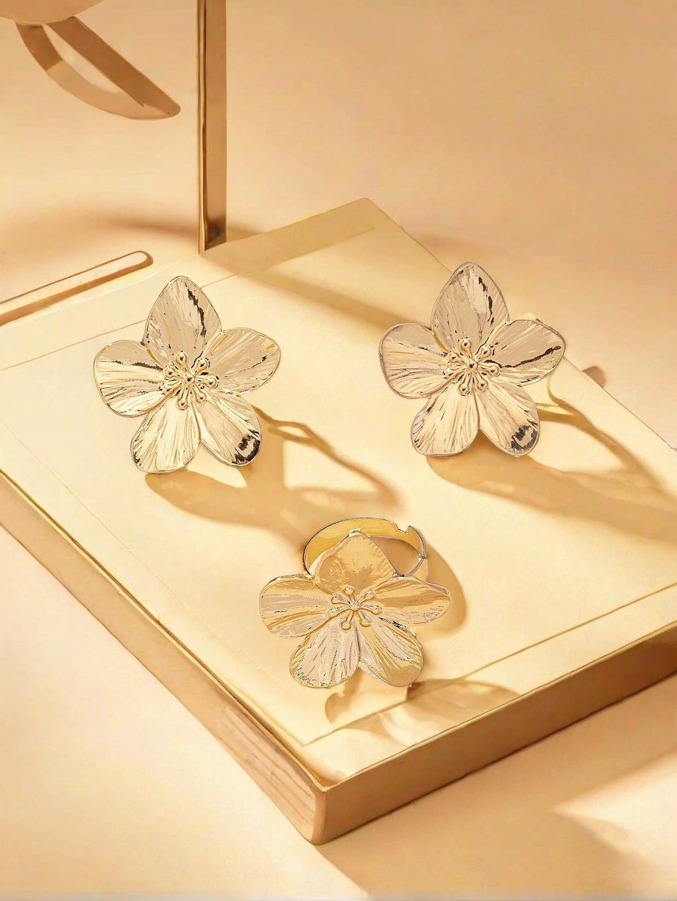 Golden Jewelry Set Featuring Flower Pattern Made Of Metal