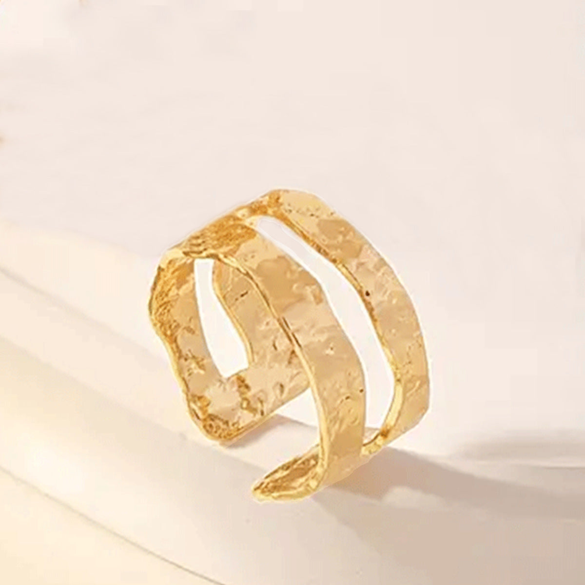 Hammered Alloy Waves Bangle In Golden Color For Elegant Jewelry Accessories
