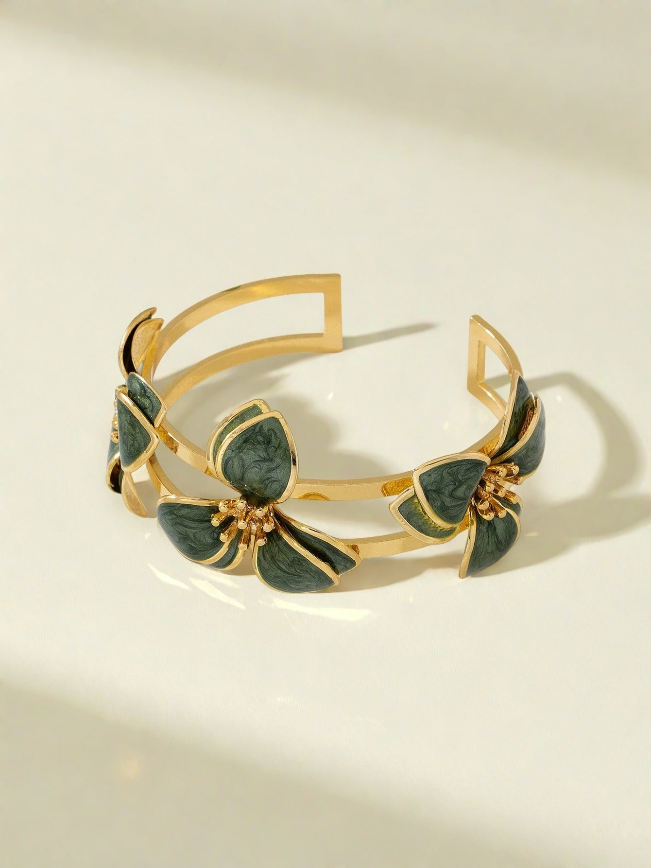 Green Metal Flowers Bangle For Stylish Jewelry Accessories
