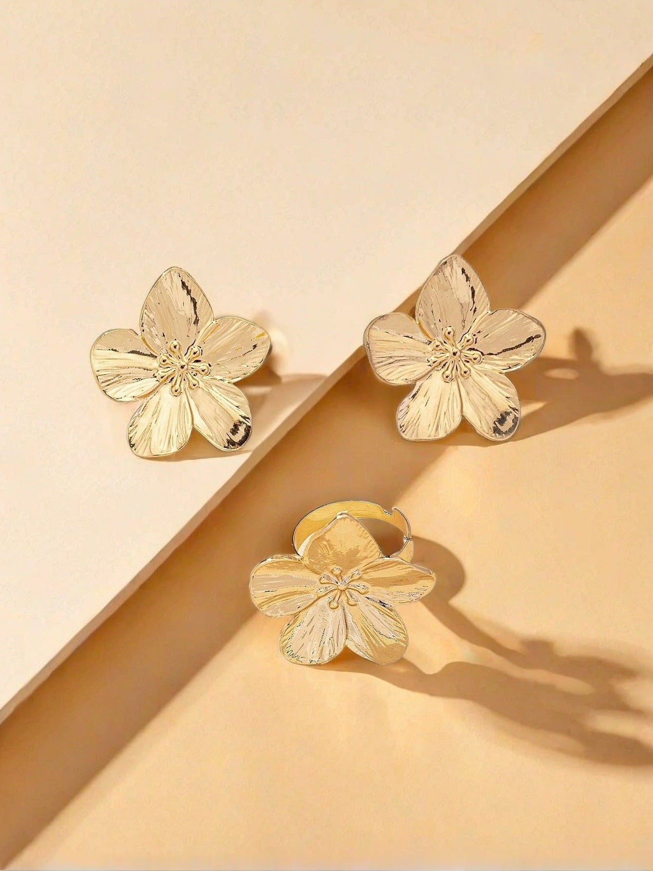 Golden Jewelry Set Featuring Flower Pattern Made Of Metal