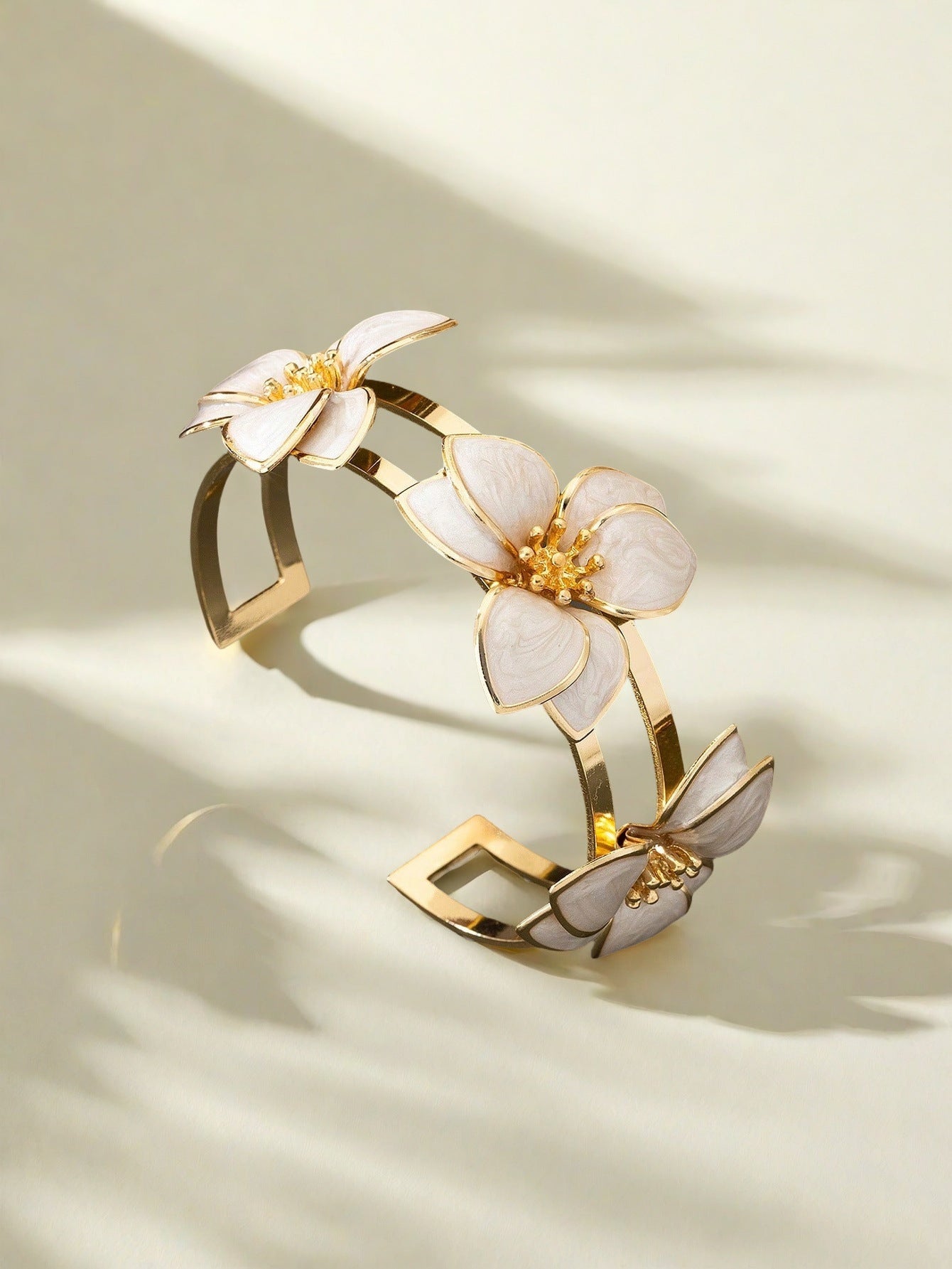 Green Metal Flowers Bangle For Stylish Jewelry Accessories