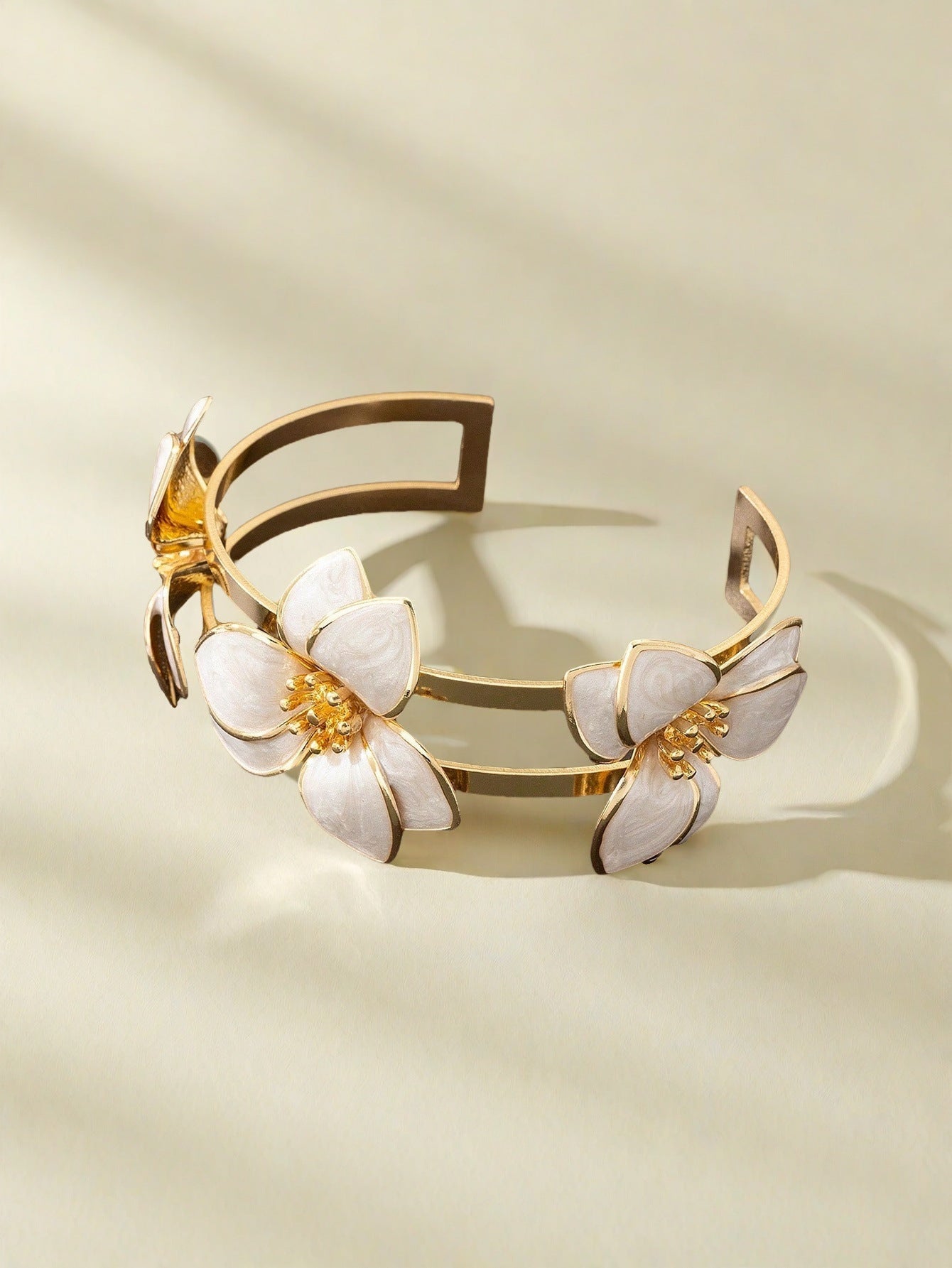 Green Metal Flowers Bangle For Stylish Jewelry Accessories