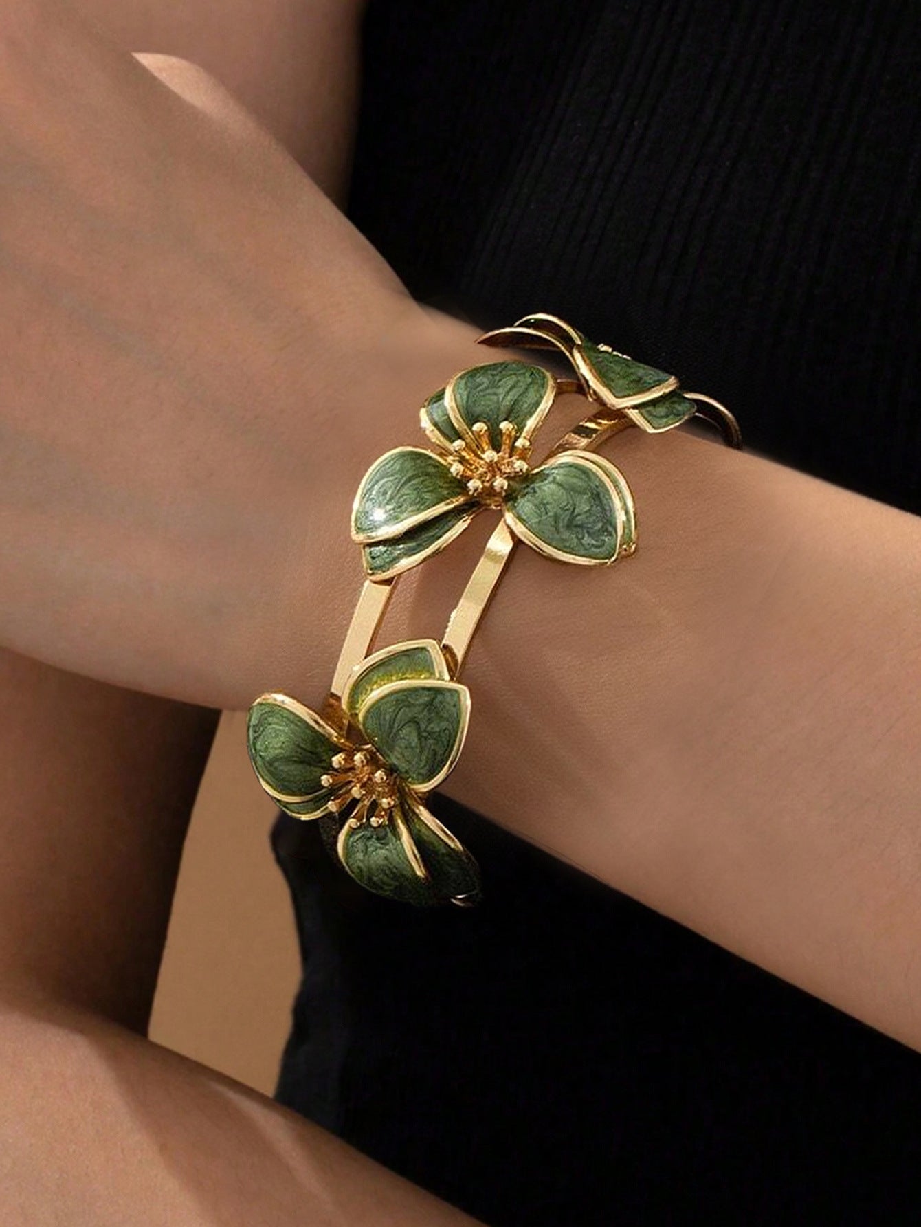 Green Metal Flowers Bangle For Stylish Jewelry Accessories
